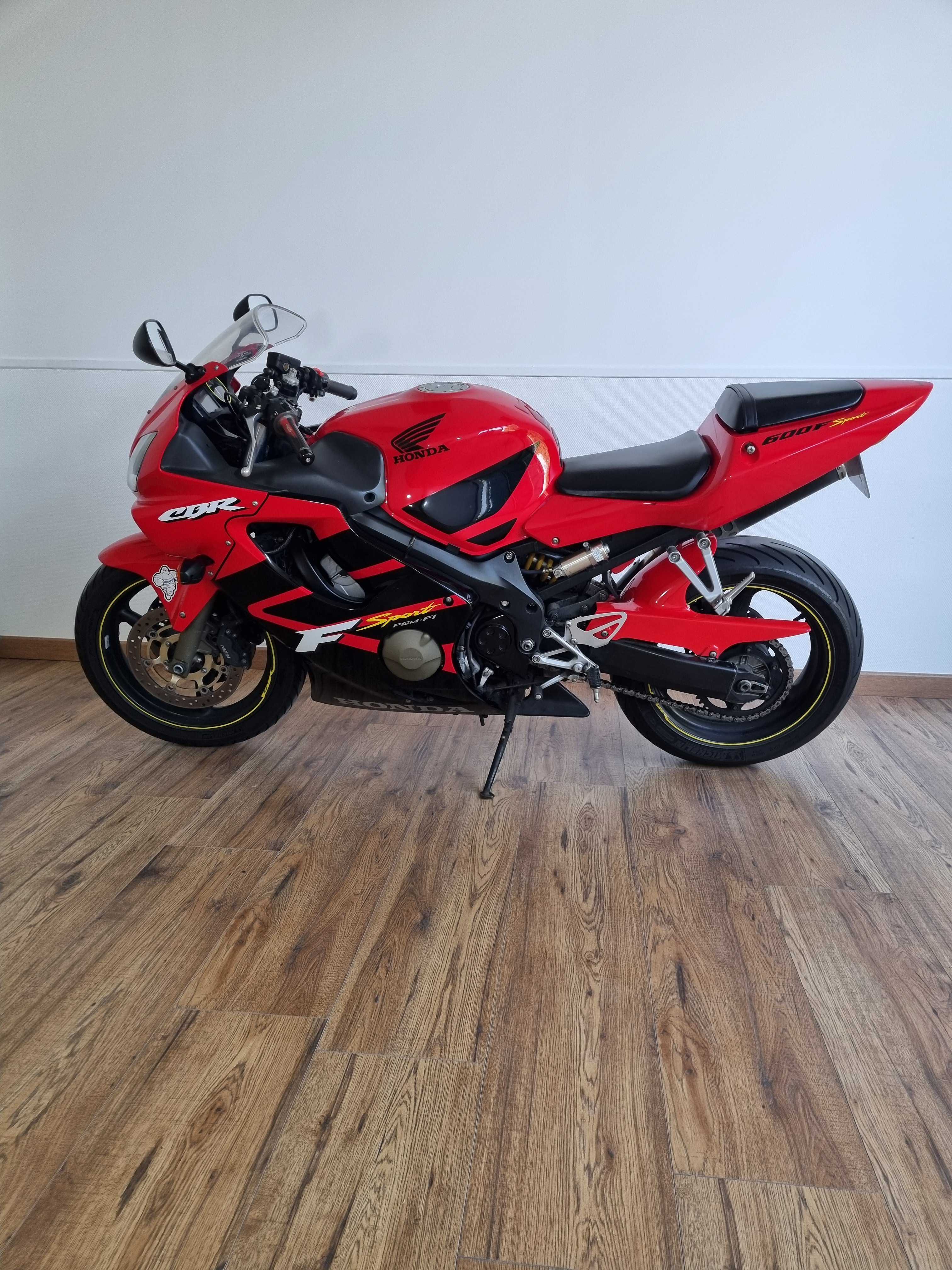 Honda CBR 600 FS 2001 HD vue gauche