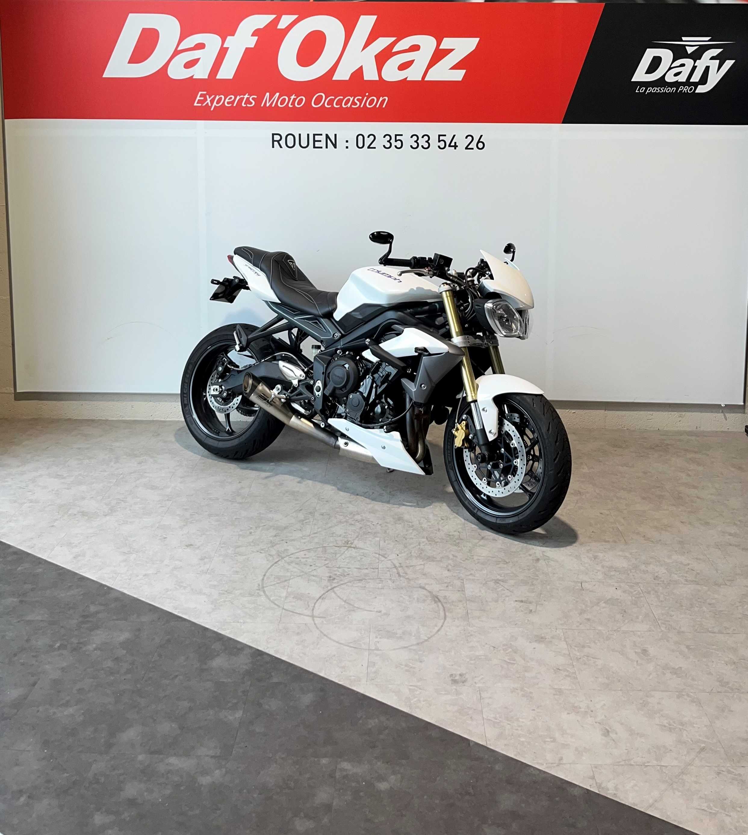 Triumph 675 Street Triple 2013 HD vue 3/4 droite