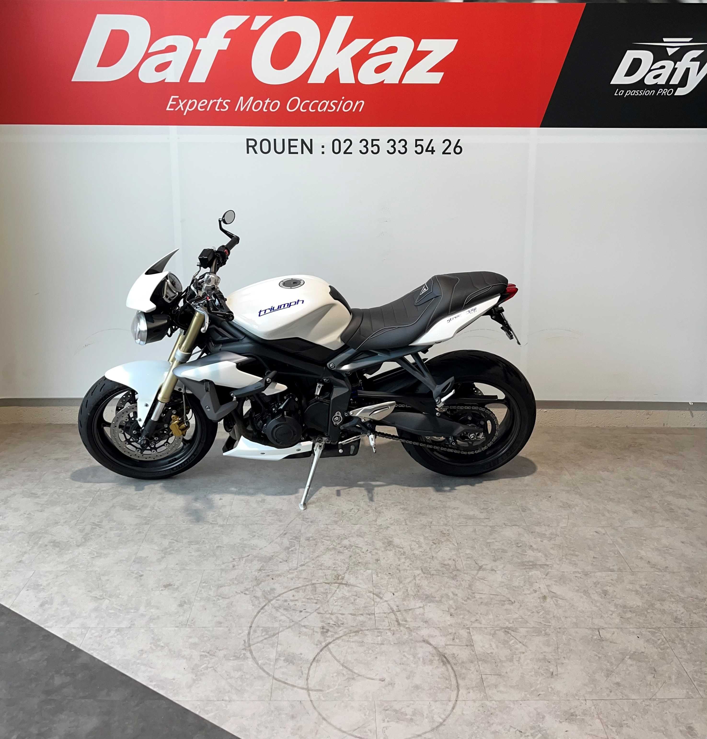 Triumph 675 Street Triple 2013 HD vue gauche