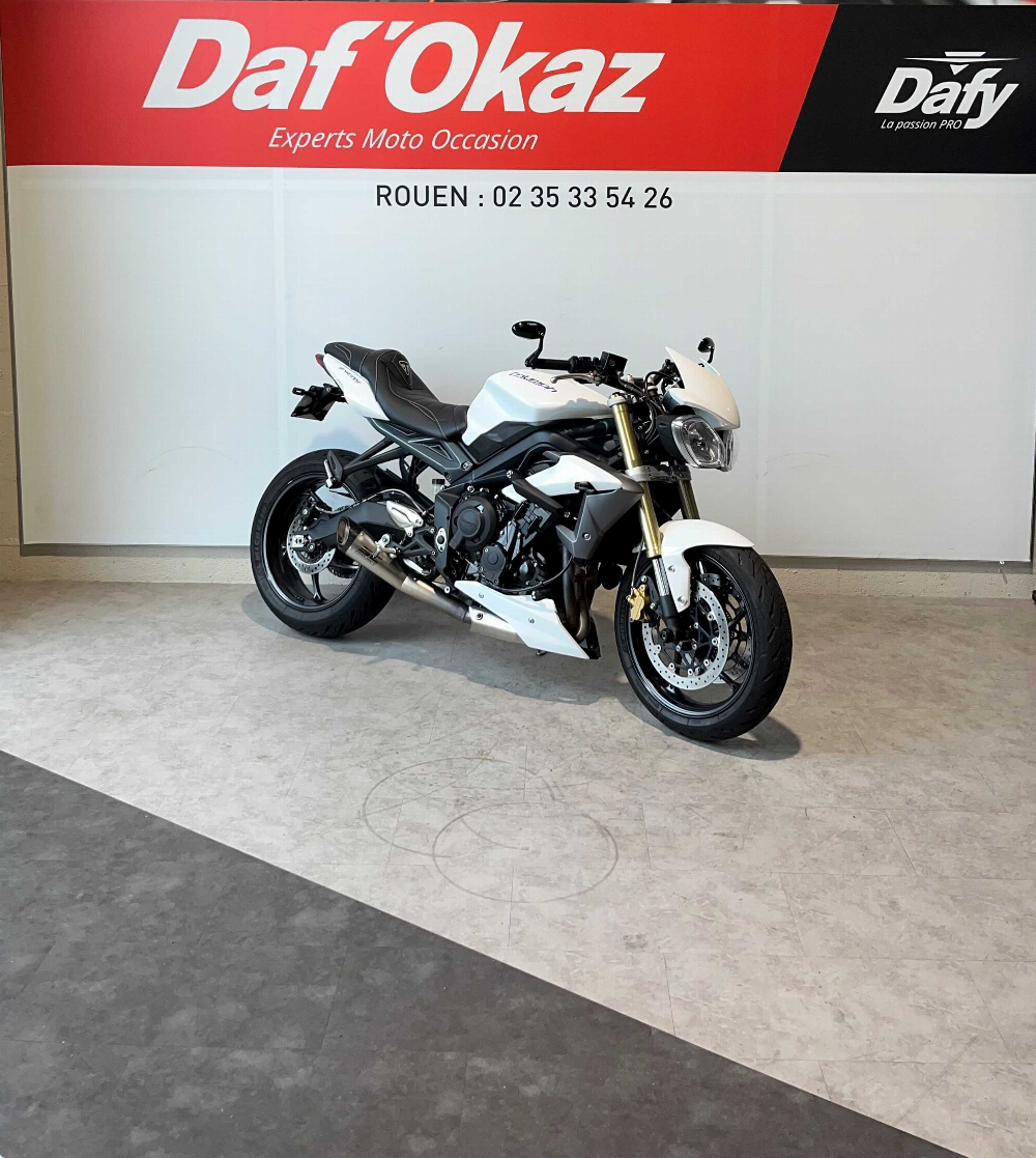 Triumph 675 Street Triple 2013 vue 3/4 droite