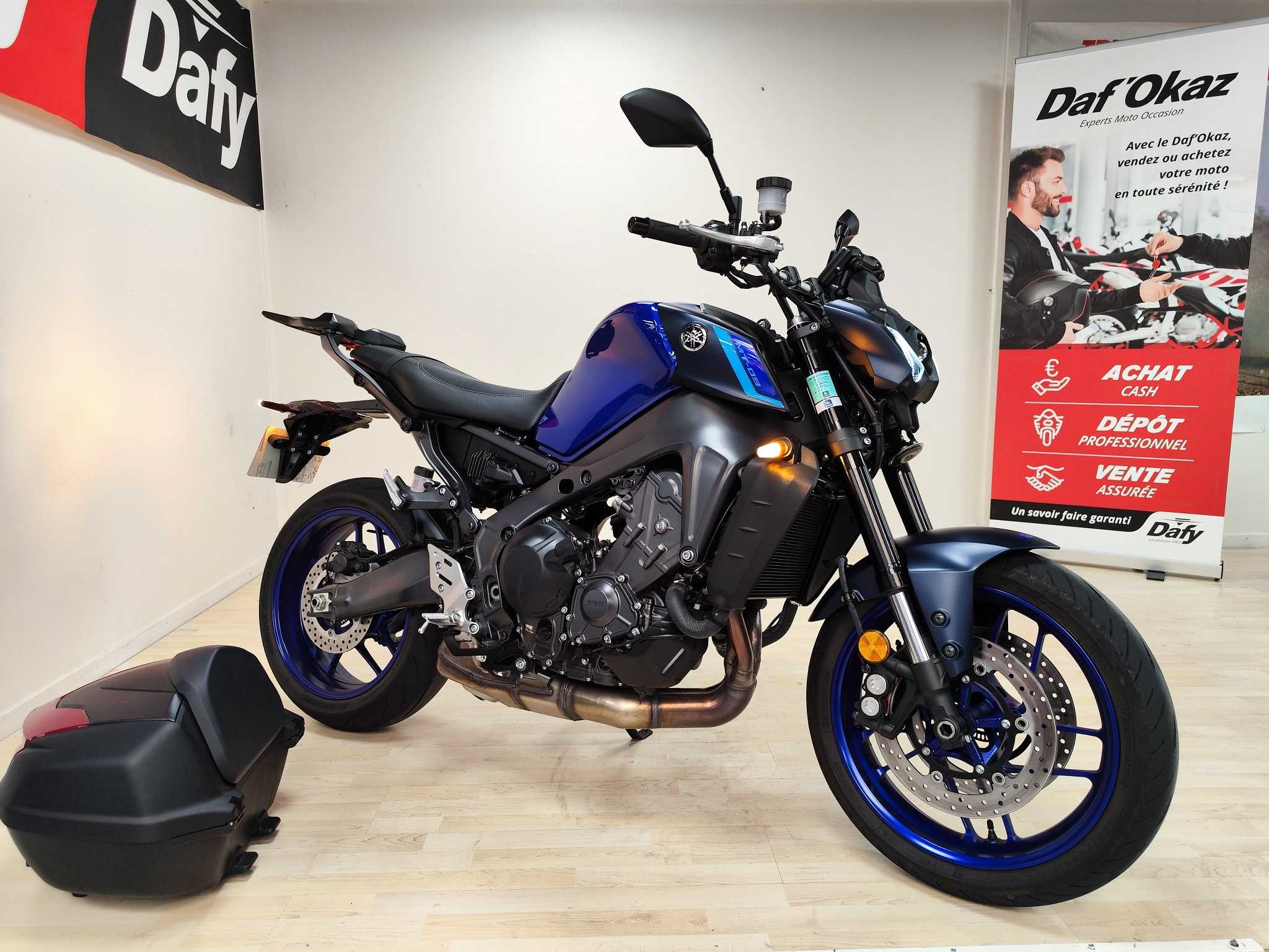 Yamaha MT-09 900 2023 HD vue 3/4 droite