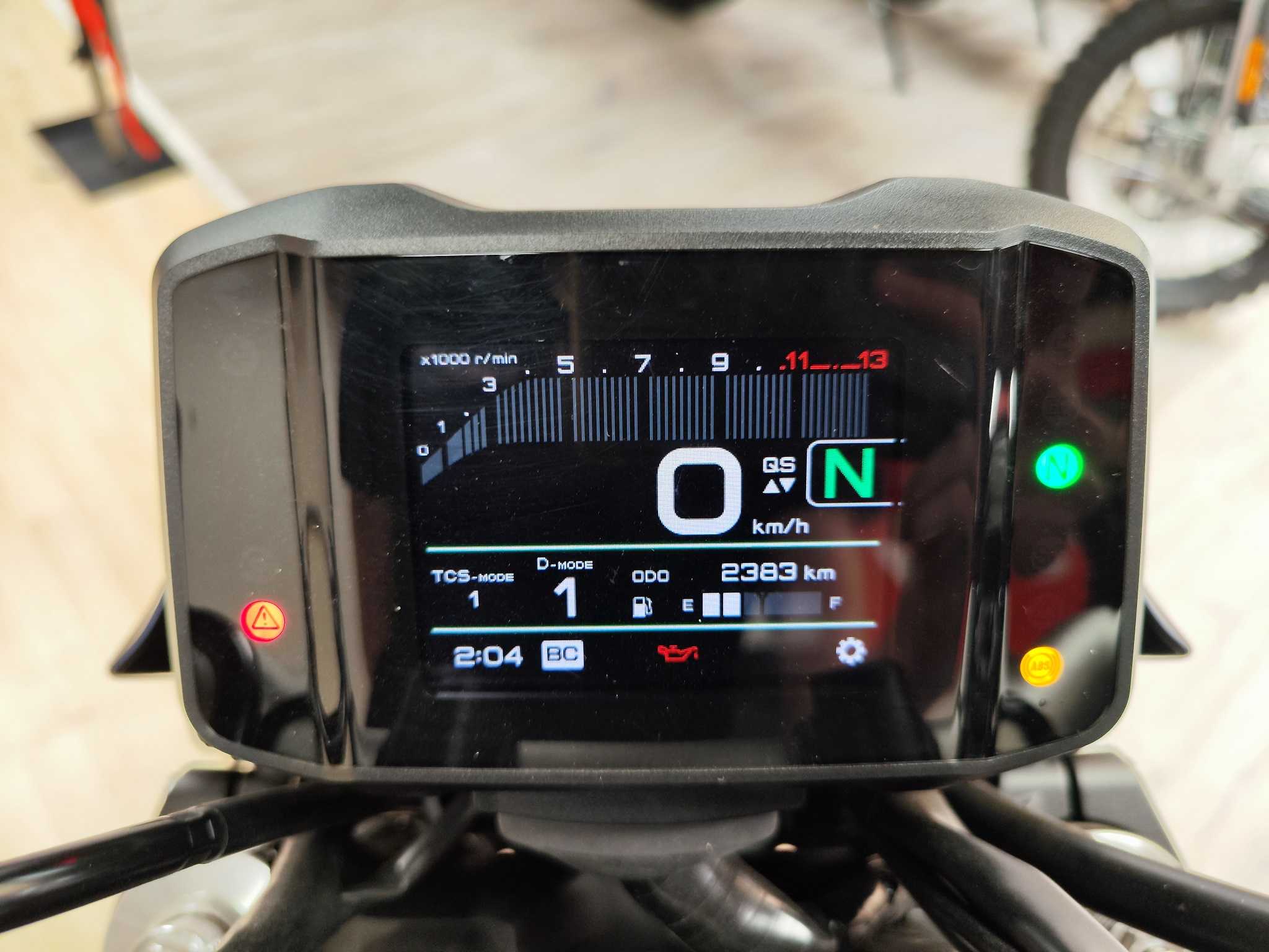 Yamaha MT-09 900 2023 HD vue gauche