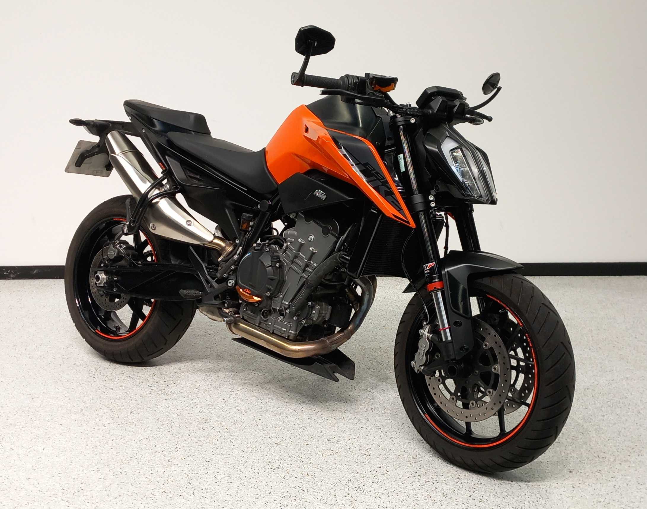 KTM 890 Duke 2021 HD vue 3/4 droite