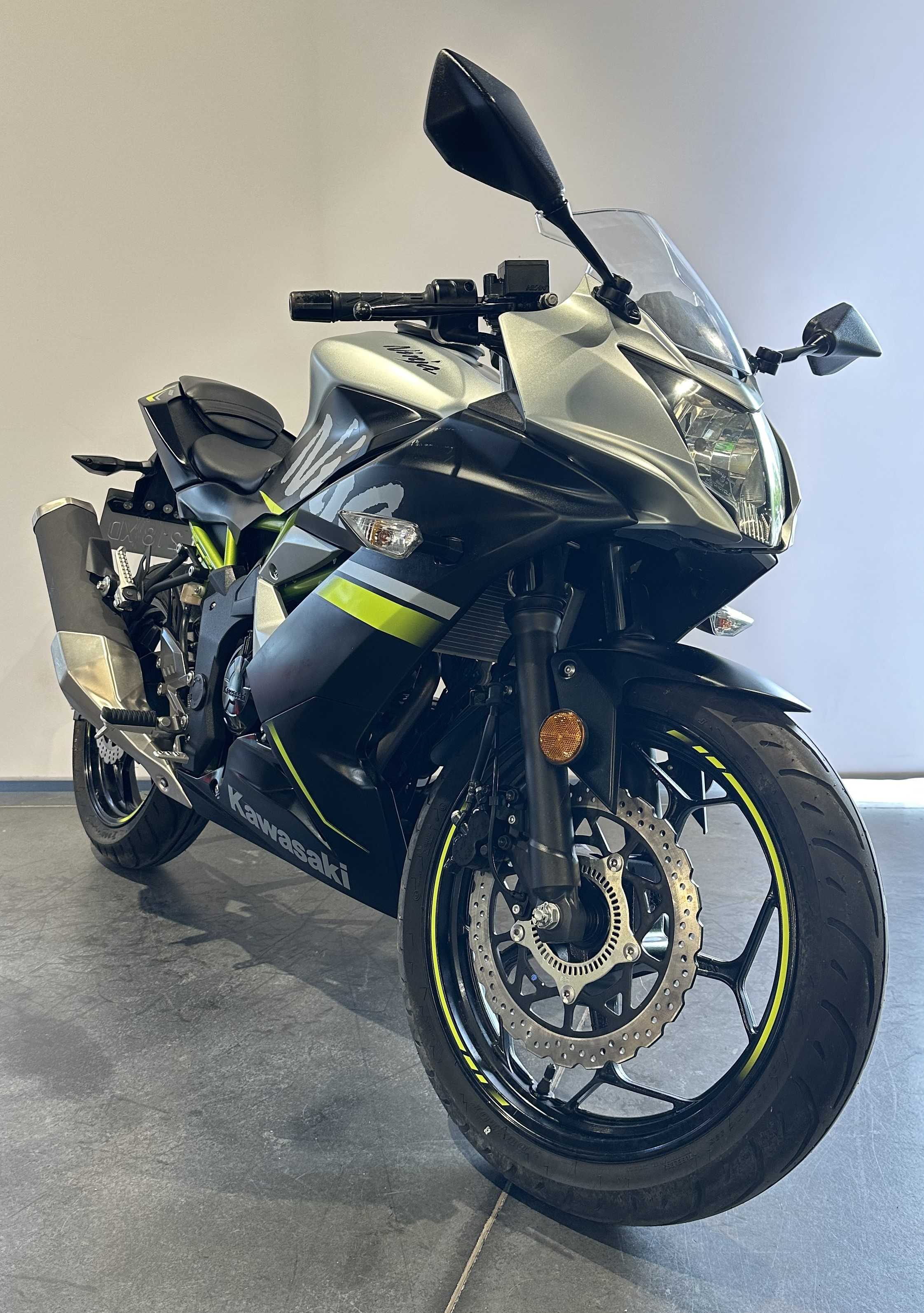 Kawasaki Ninja 125 2020 HD vue 3/4 droite