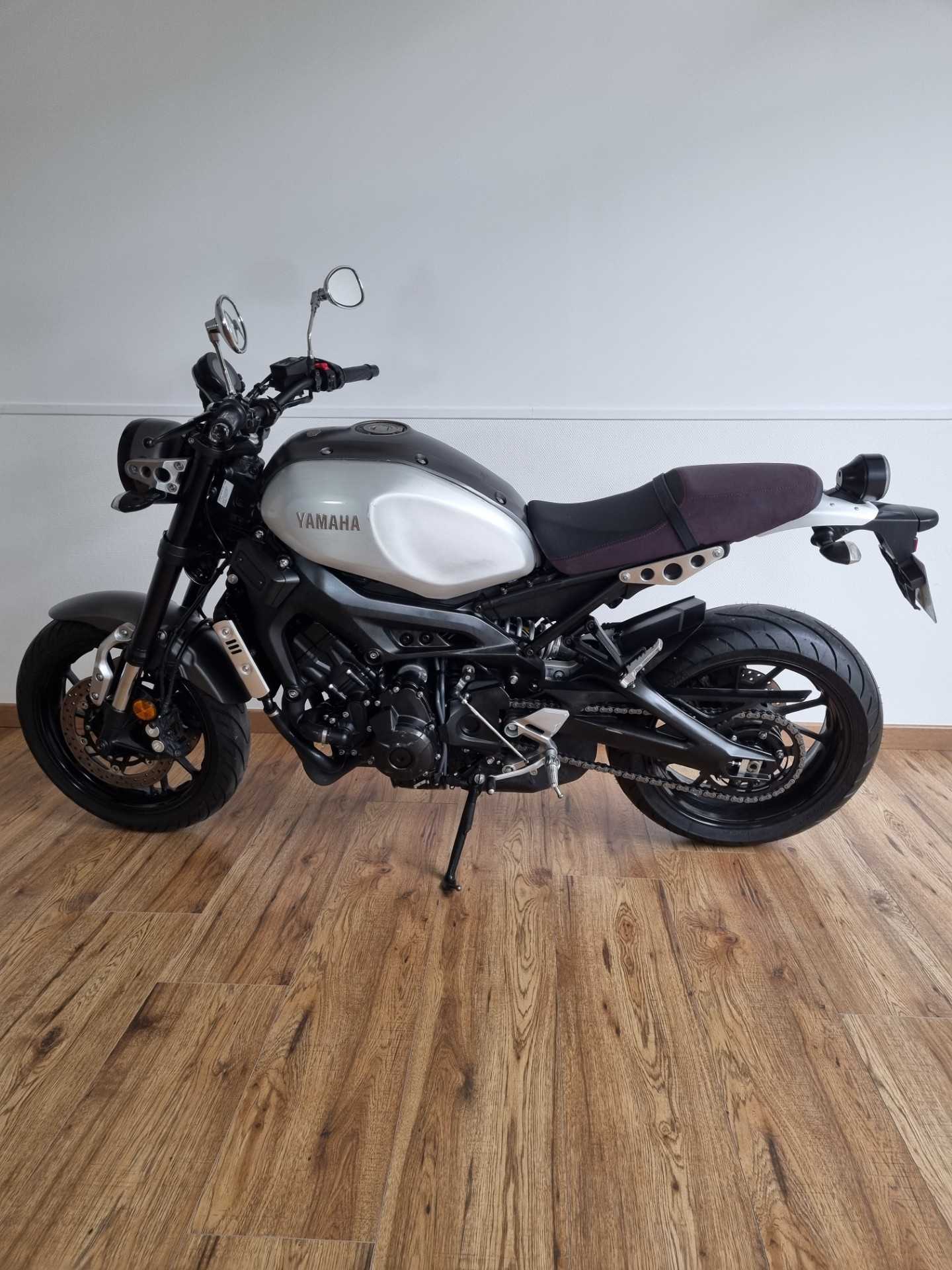 Yamaha XSR 900 2023 HD vue gauche