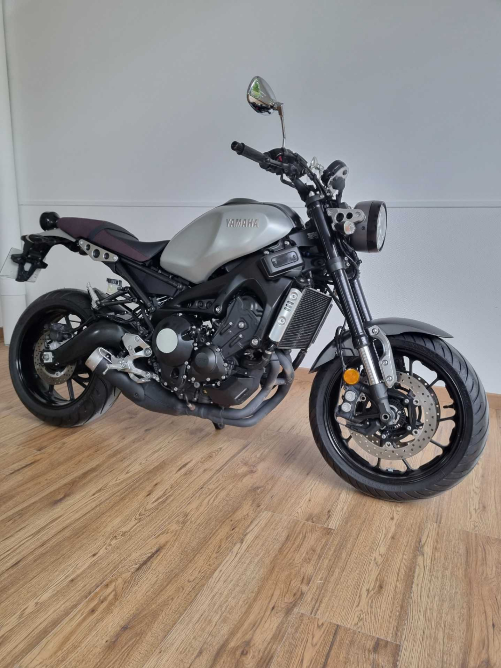 Yamaha XSR 900 2023 vue 3/4 droite