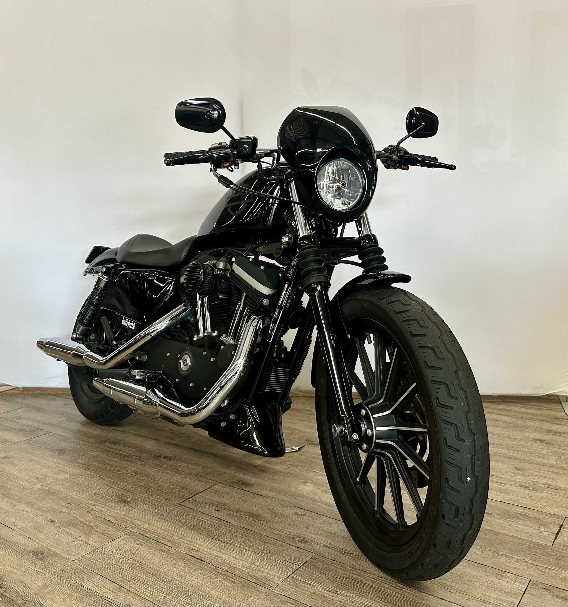 Harley-Davidson IRON 883 2009 HD vue 3/4 droite