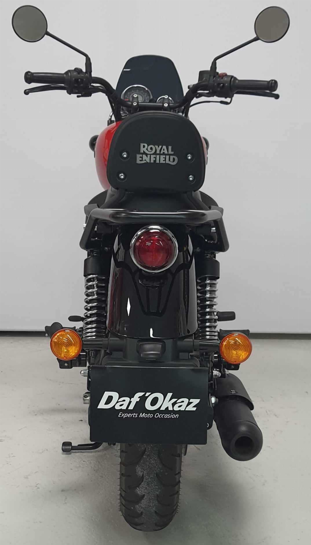 Royal Enfield METEOR 350CC METEOR 350CC "FIREBALL RED" 2022 vue arrière