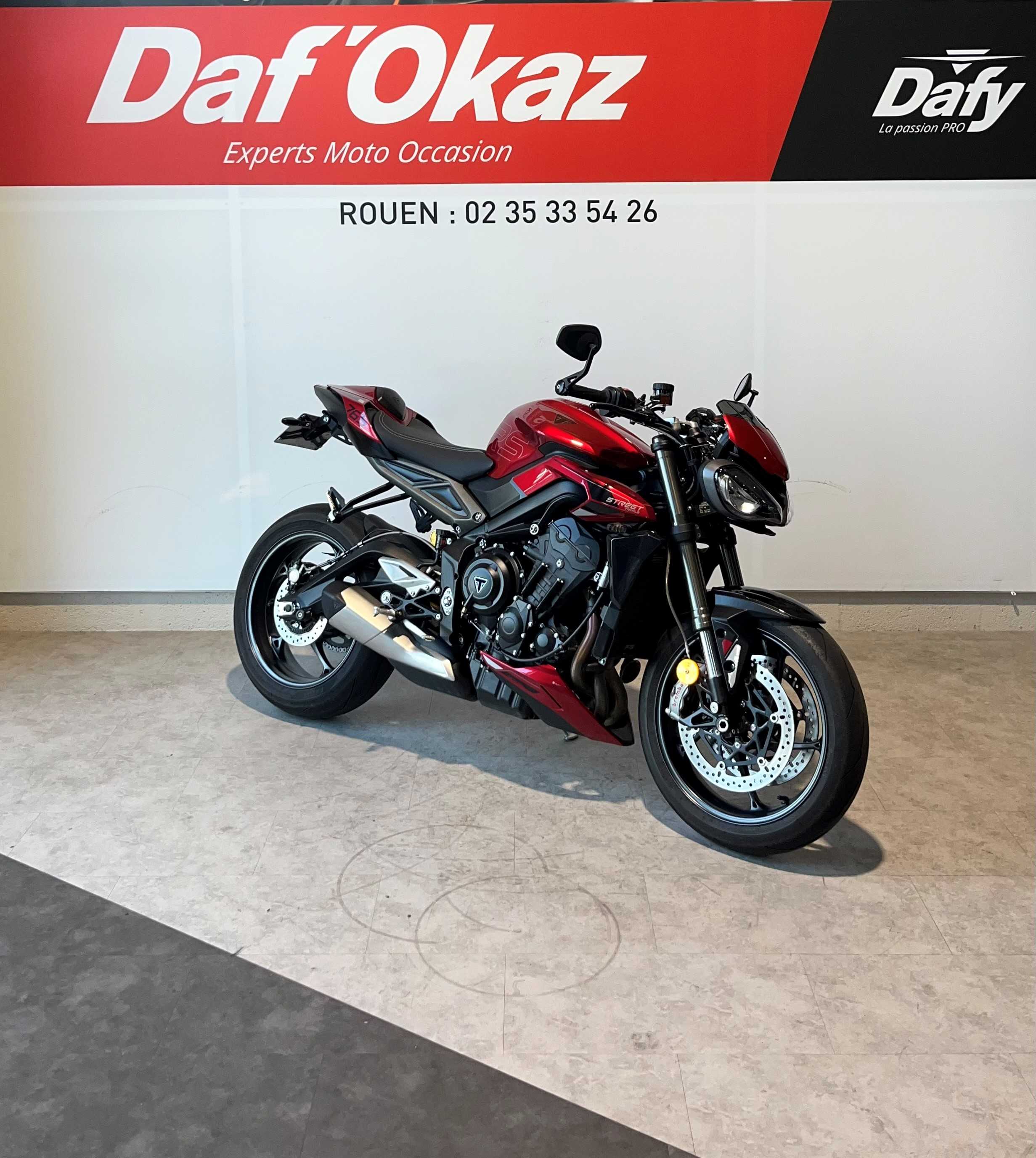 Triumph 765 Street Triple RS 2023 HD vue 3/4 droite