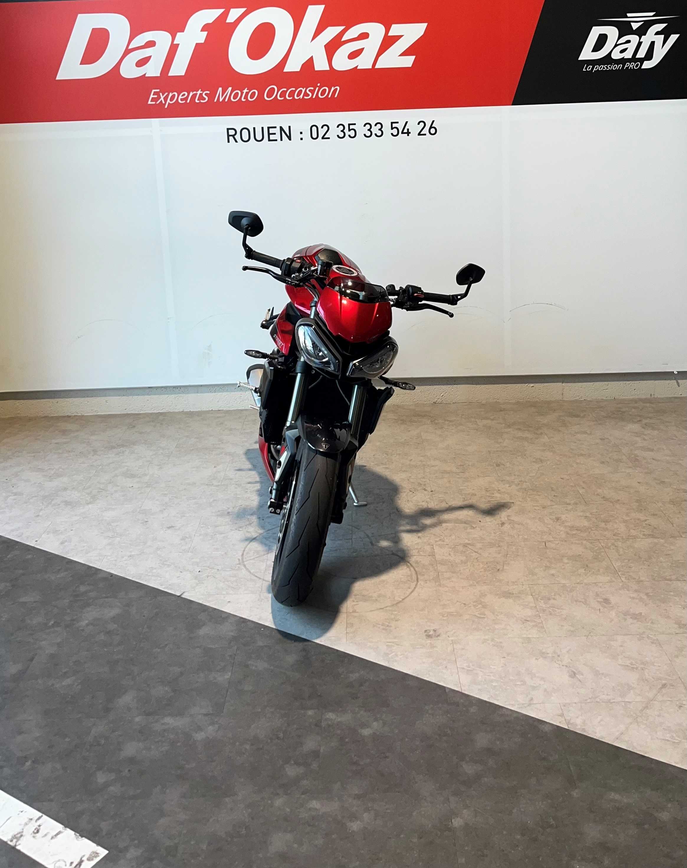 Triumph 765 Street Triple RS 2023 HD vue avant