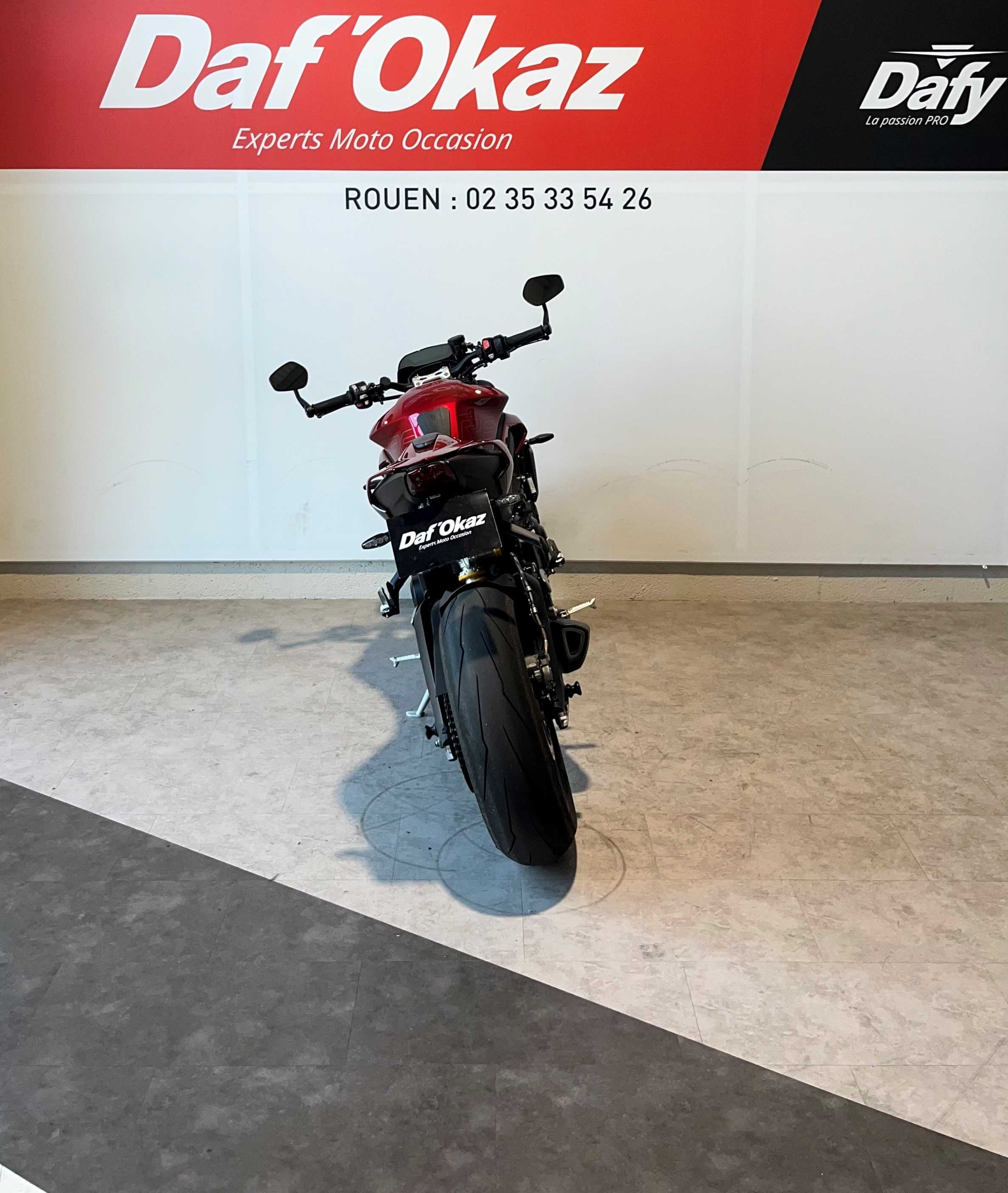 Triumph 765 Street Triple RS 2023 HD vue arrière