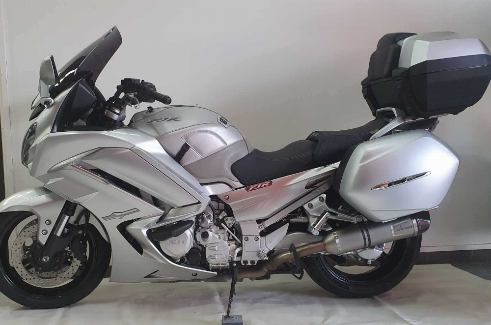 Yamaha FJR 1300 AE 2016 vue gauche