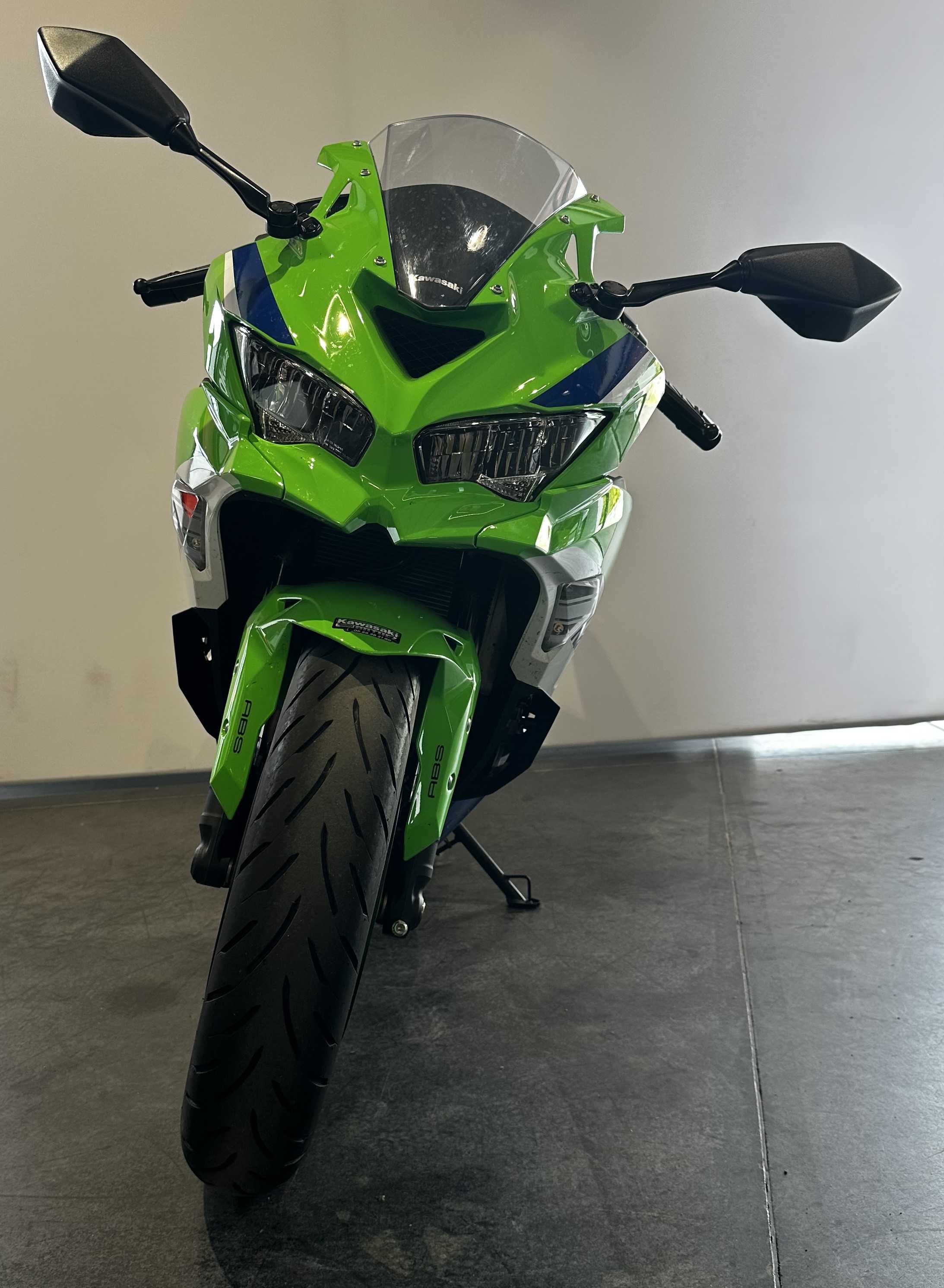 Kawasaki Ninja 400 ZX4-RR KRT 2022 HD vue avant