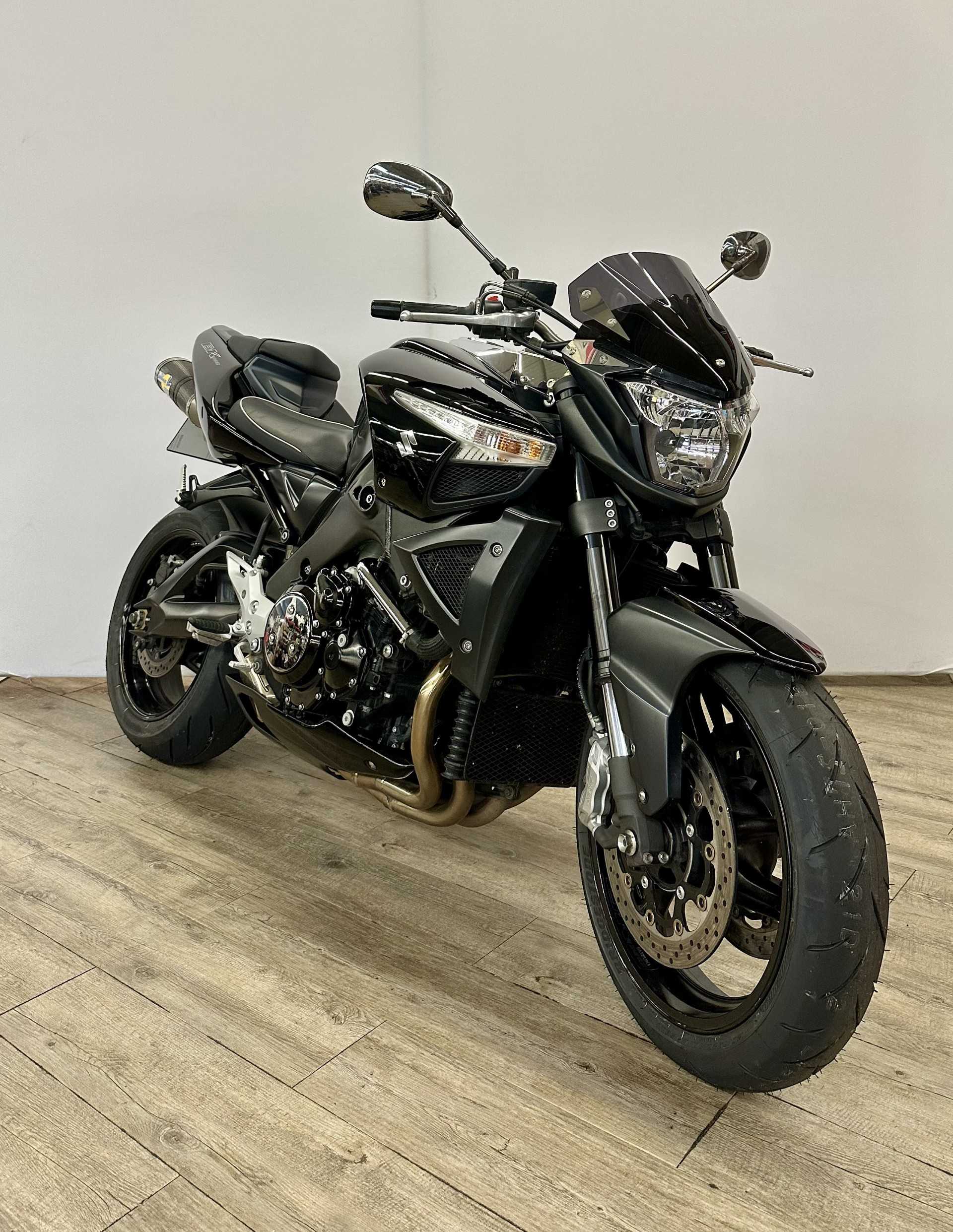 Suzuki GSX 1300 B-King 2008 HD vue 3/4 droite