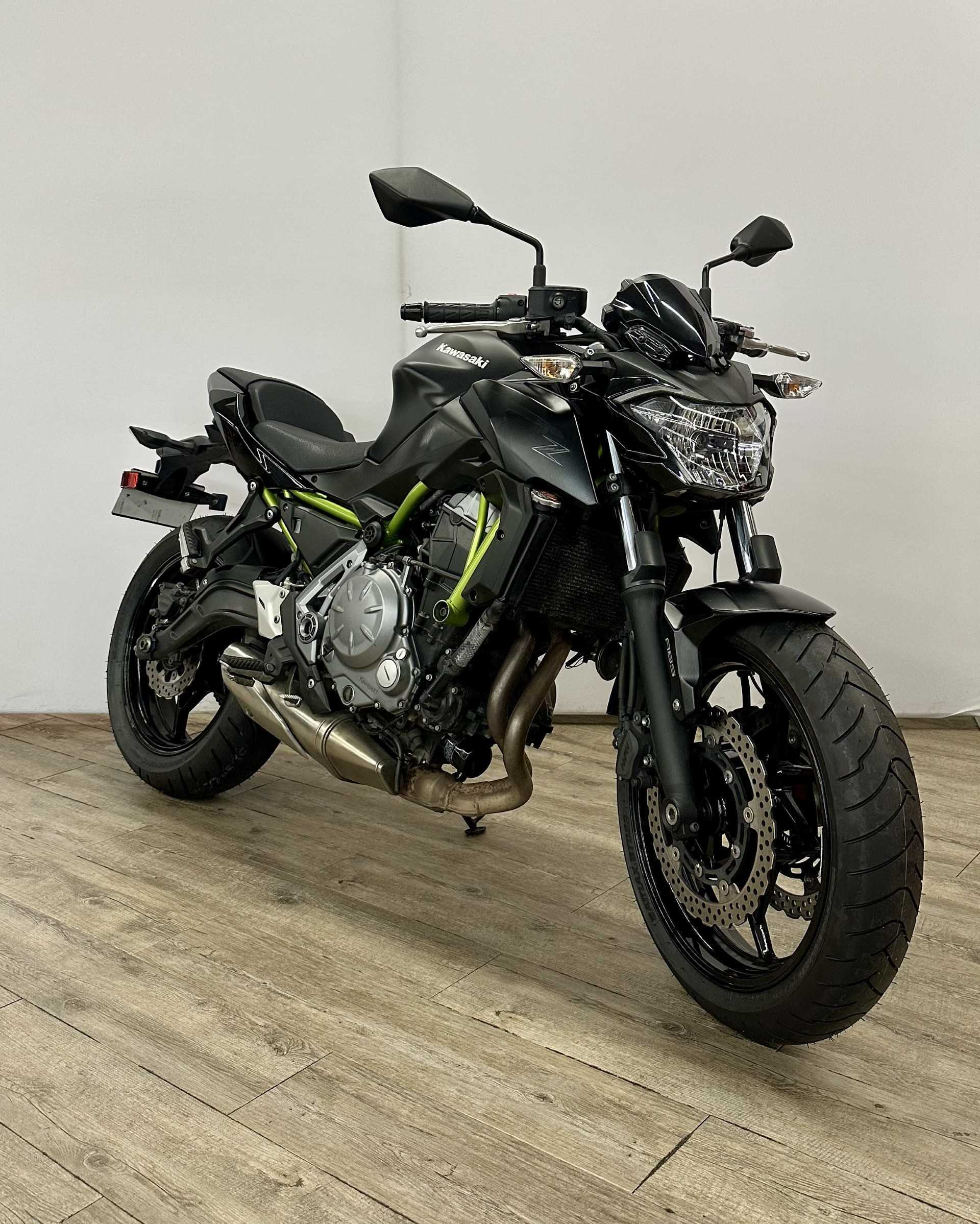 Kawasaki Z 650 2018 HD vue 3/4 droite