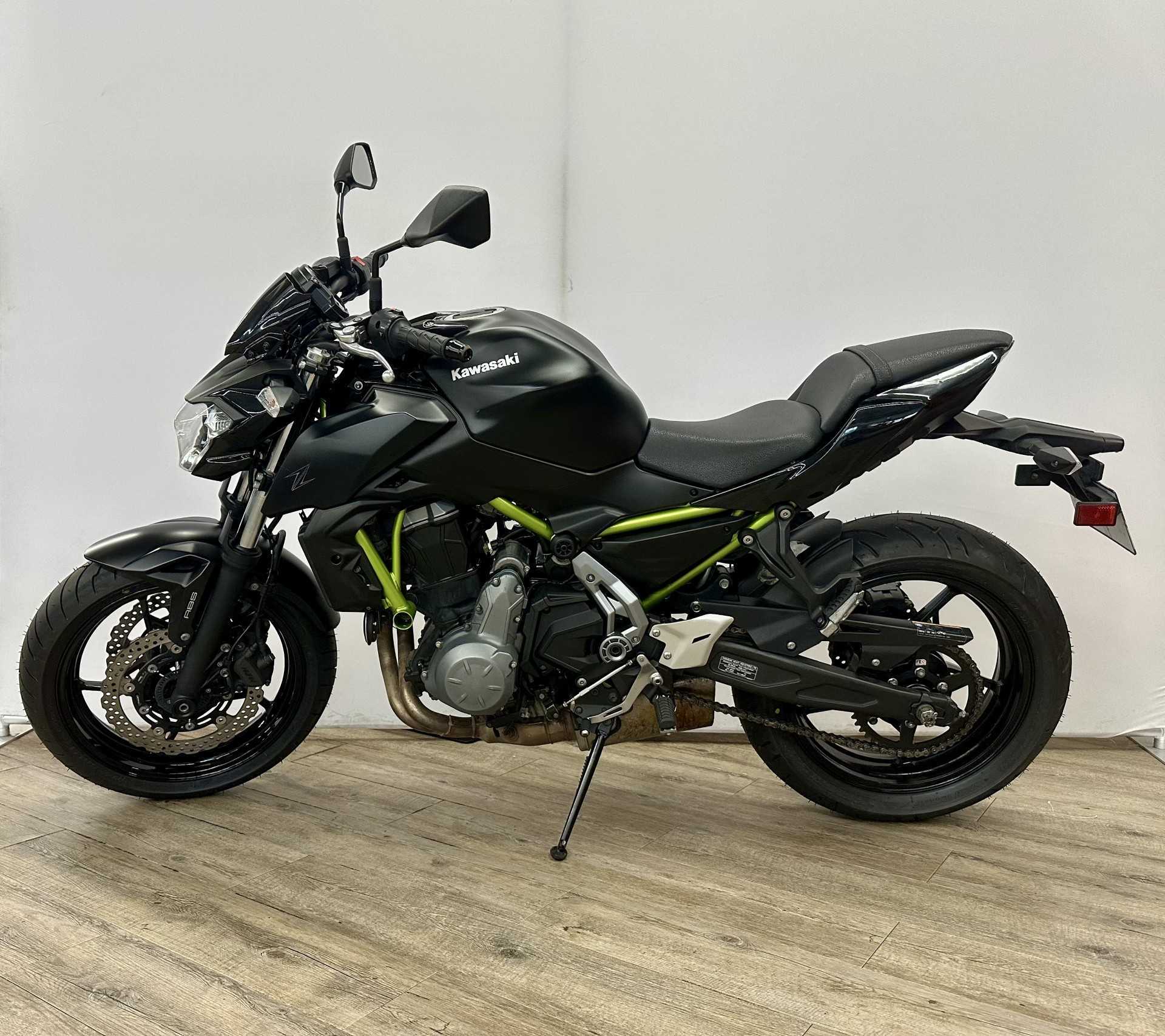 Kawasaki Z 650 2018 HD vue gauche