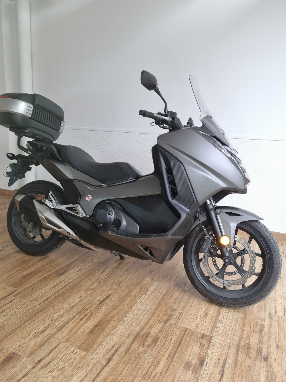 Honda NC 750 D Integra 2016 vue 3/4 droite