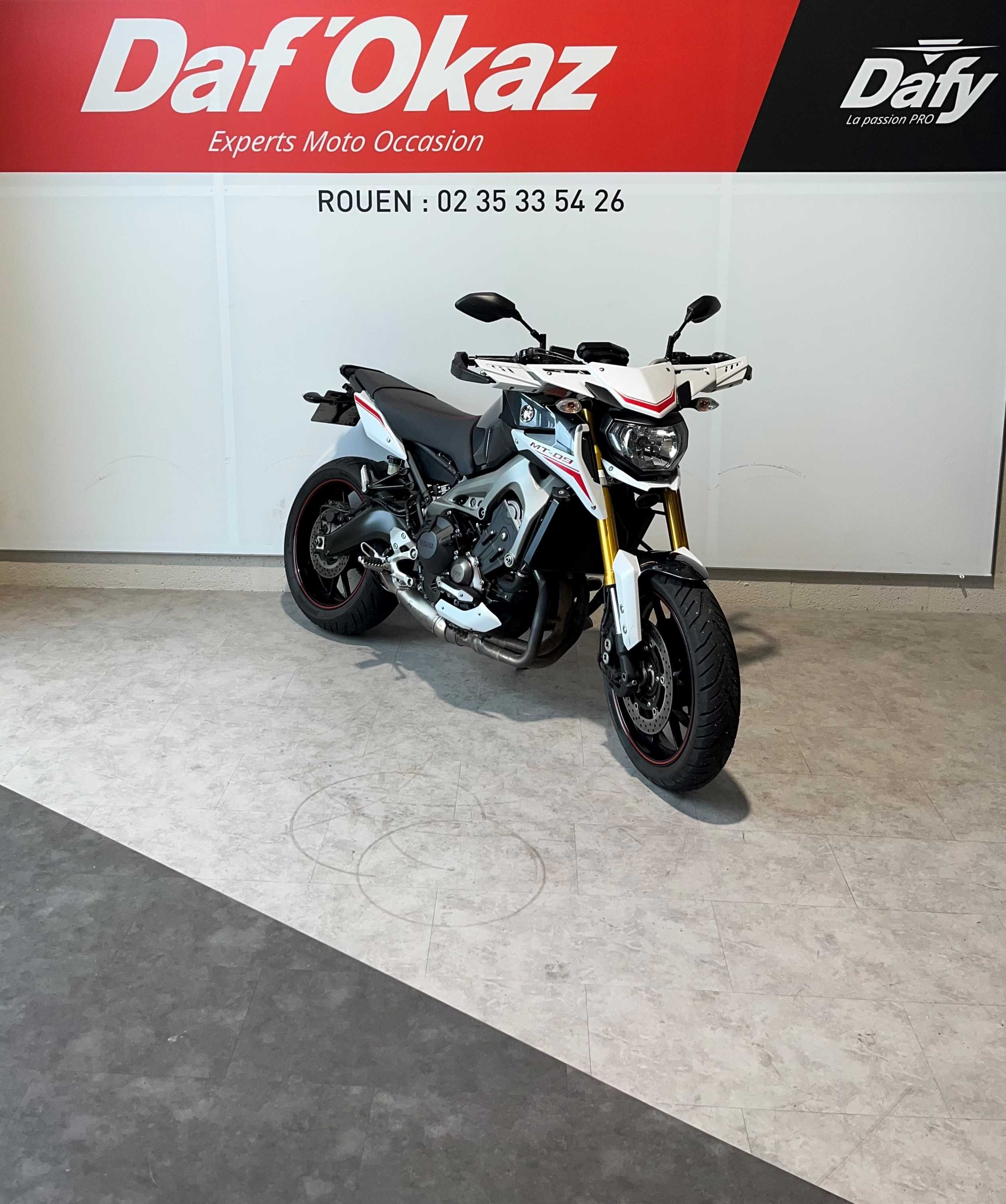 Yamaha MT-09 850 ABS 2014 HD vue 3/4 droite