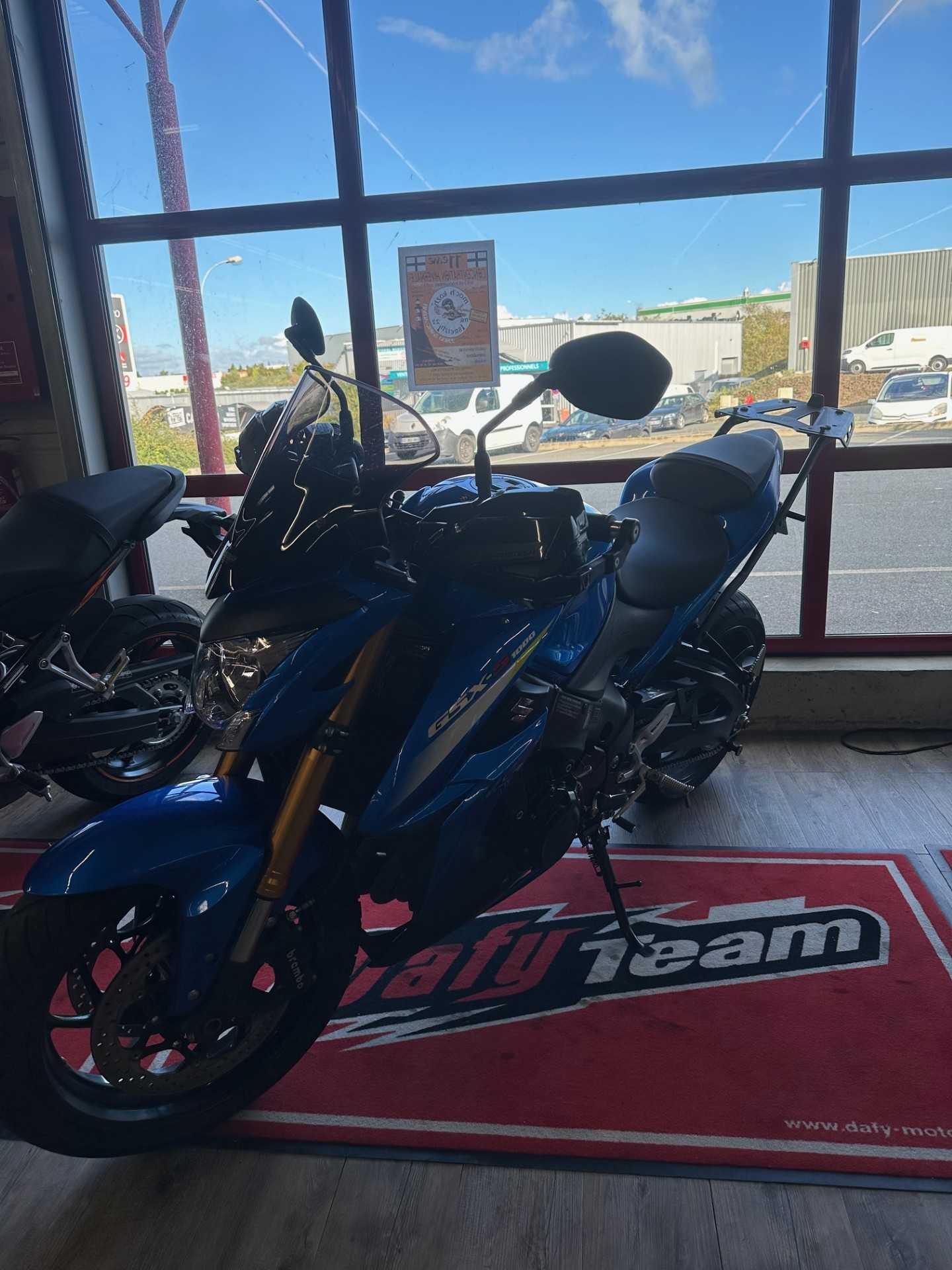 Suzuki GSX-S 1000 ABS 2015 HD vue 3/4 droite