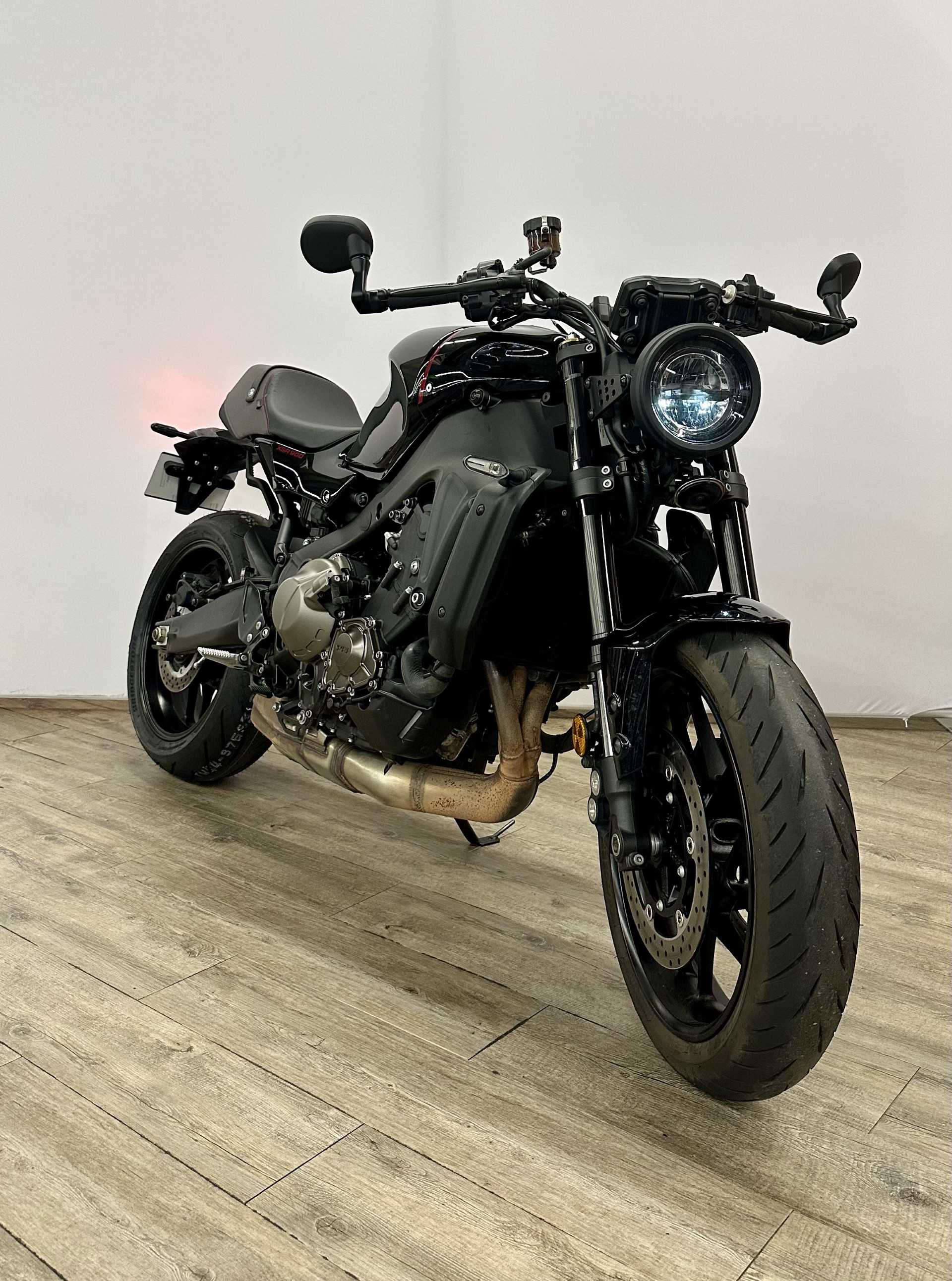 Yamaha XSR 900 2023 HD vue 3/4 droite