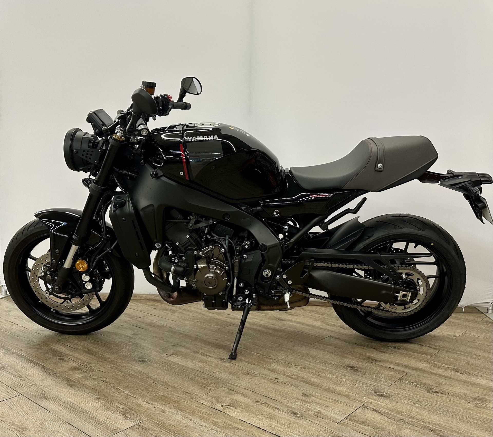 Yamaha XSR 900 2023 HD vue gauche