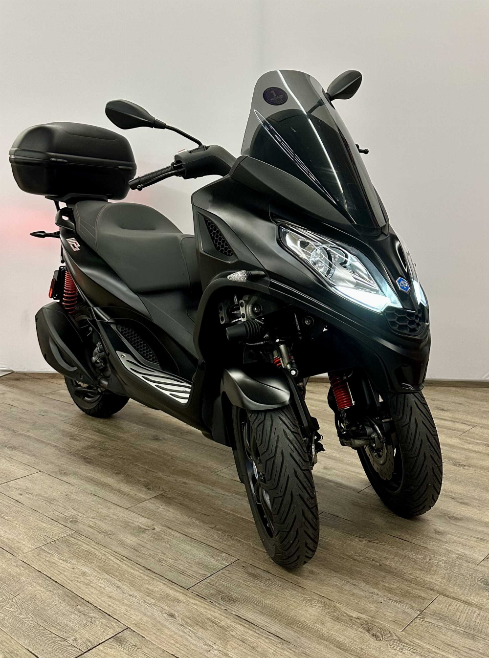 Piaggio MP3 300 HPE Sport ABS (E5) 2021 vue 3/4 droite