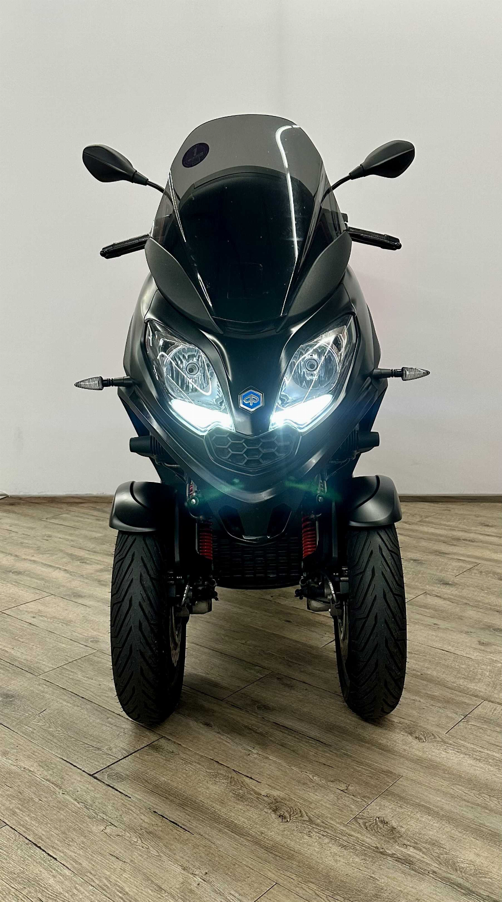 Piaggio MP3 300 HPE Sport ABS (E5) 2021 vue avant