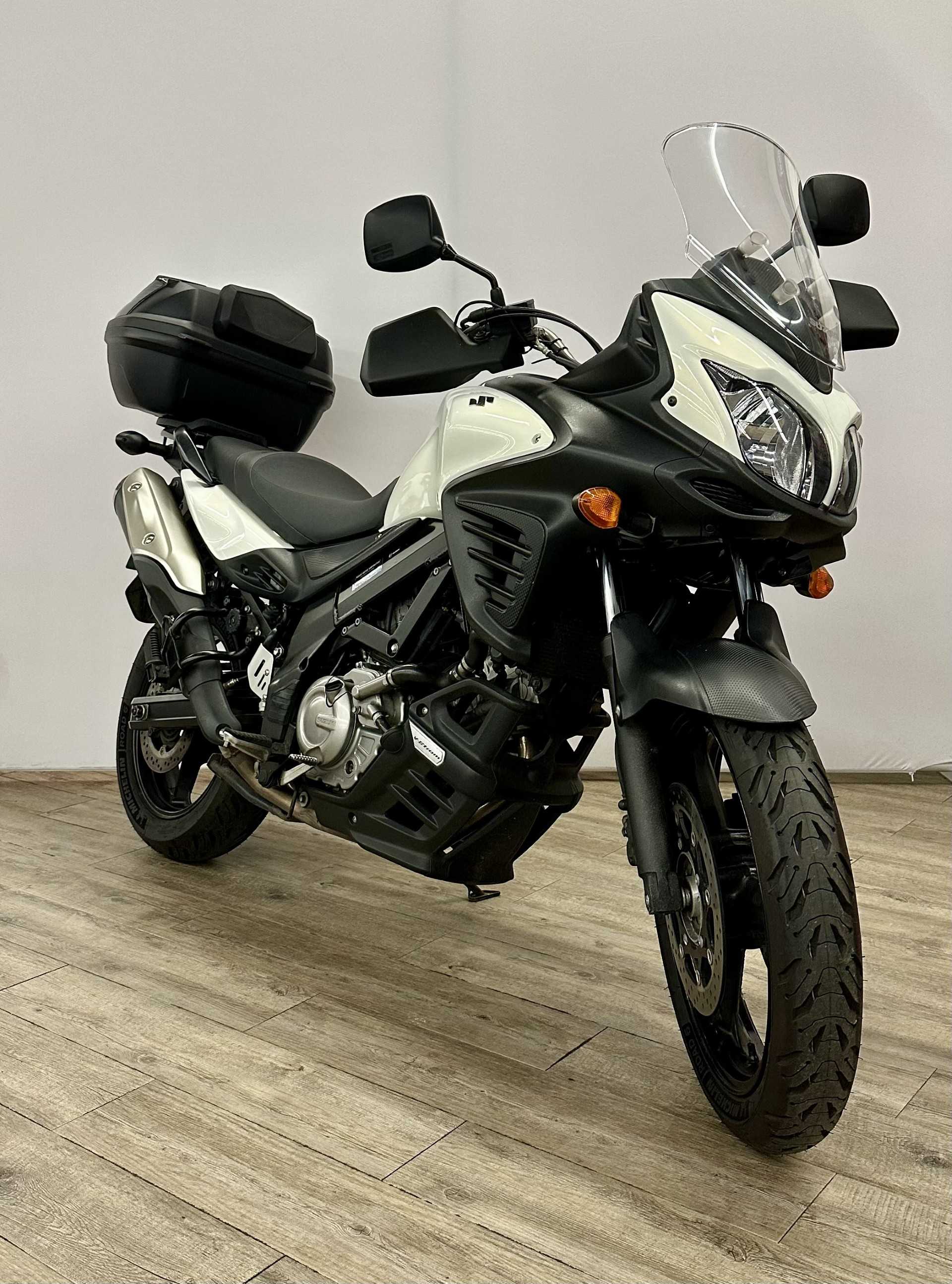 Suzuki DL 650 V-Strom ABS 2011 HD vue 3/4 droite