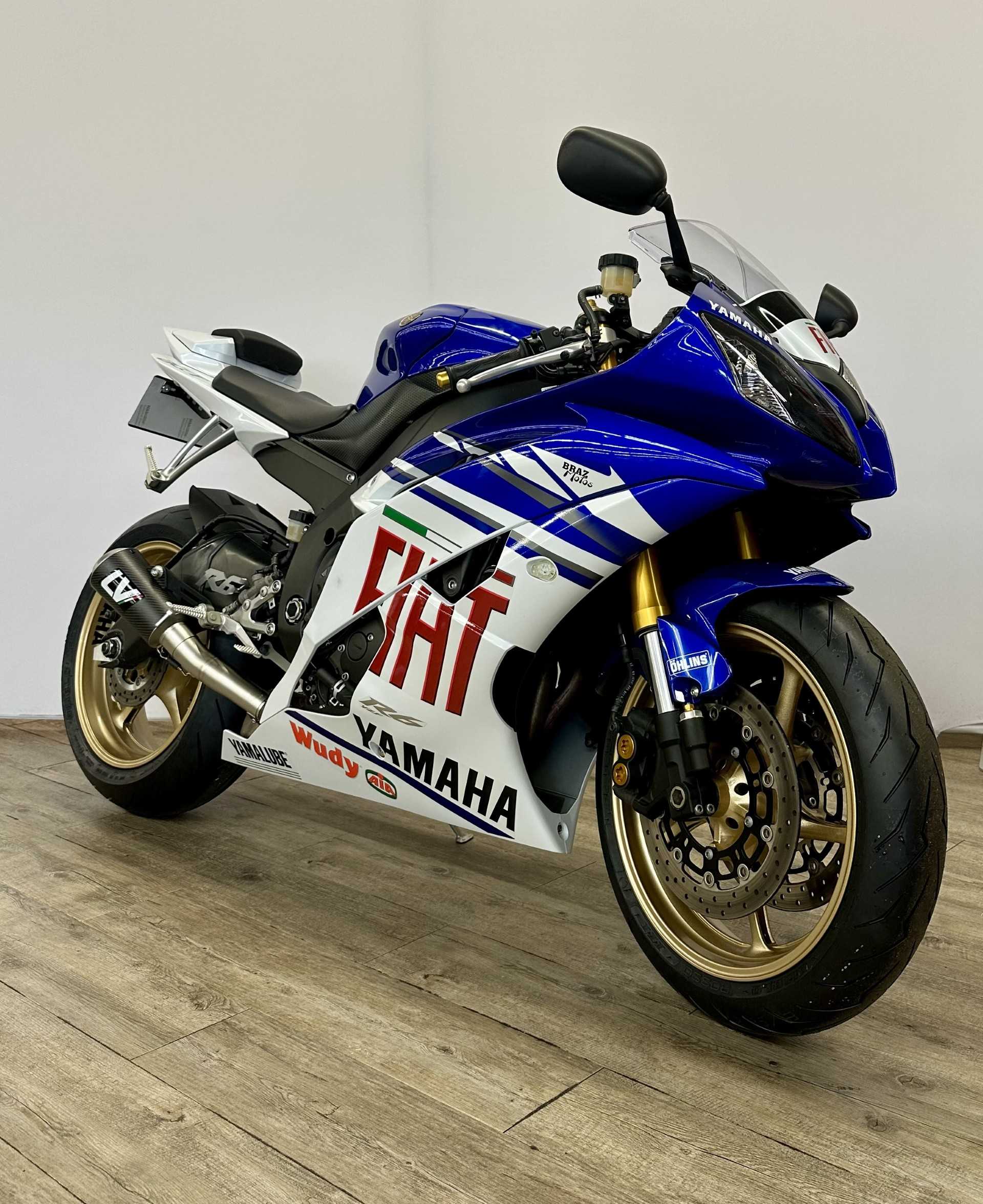 Yamaha YZF 600 R6 2009 HD vue 3/4 droite