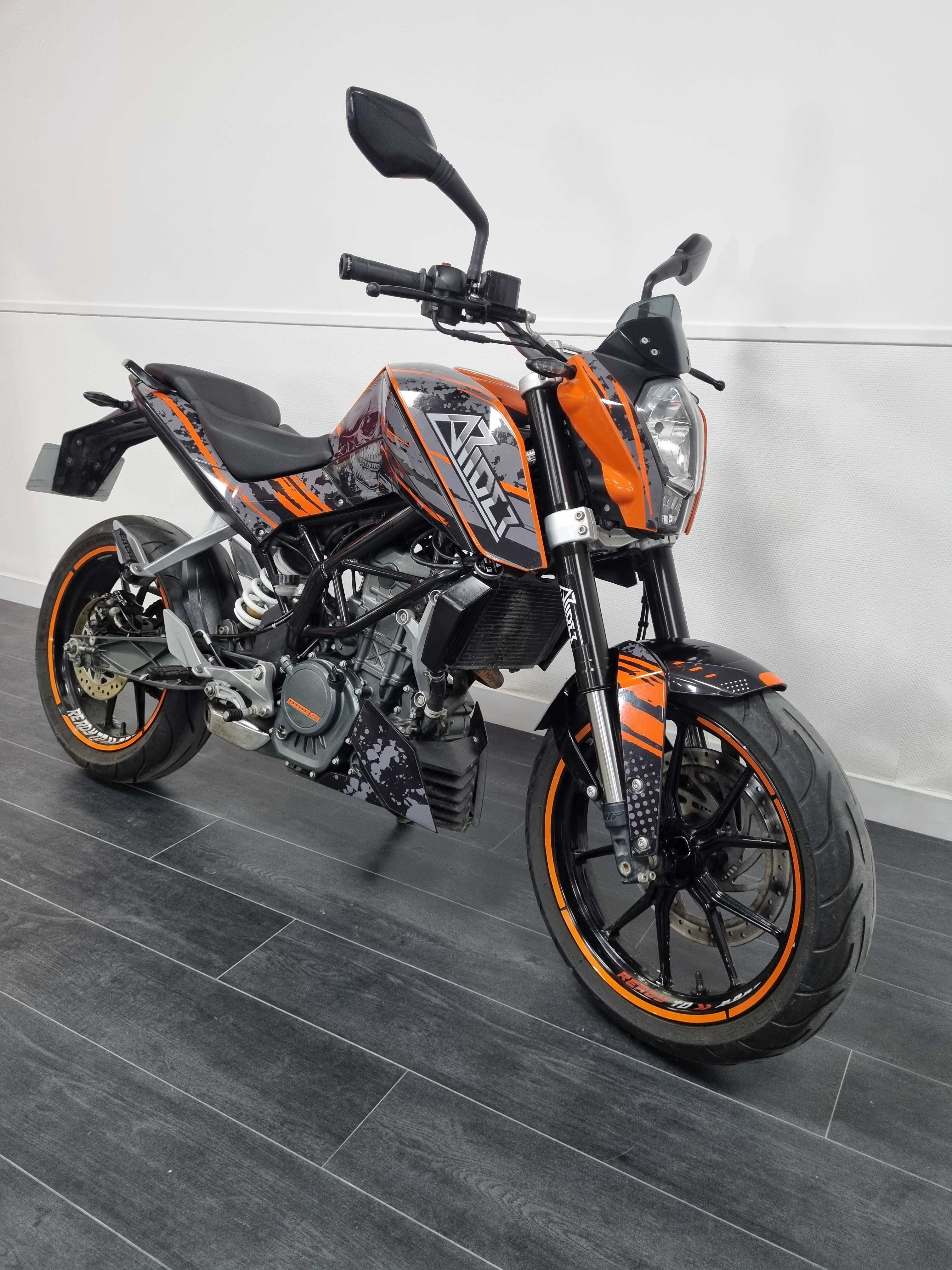 KTM 125 Duke 2016 HD vue 3/4 droite