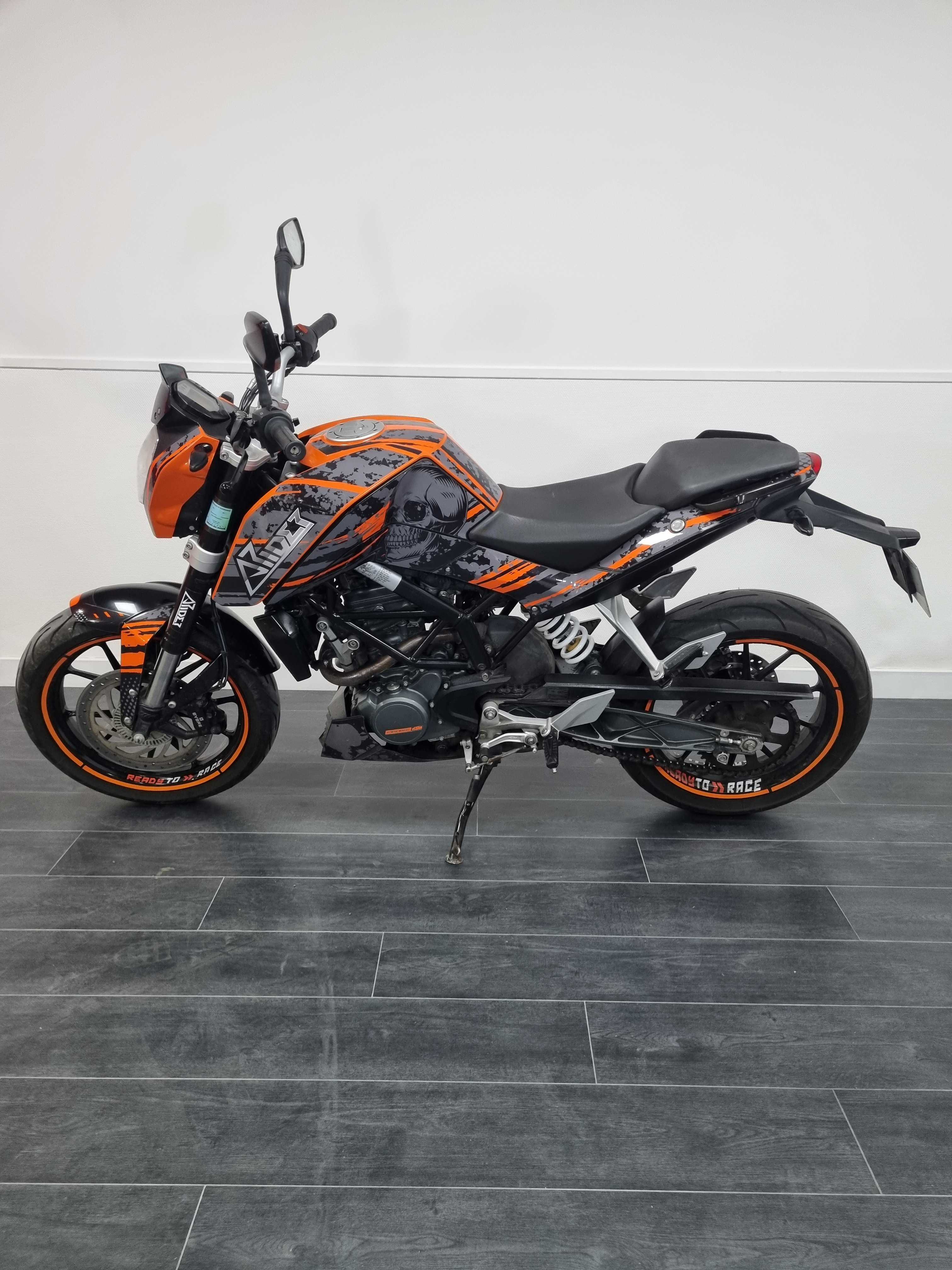 KTM 125 Duke 2016 HD vue gauche