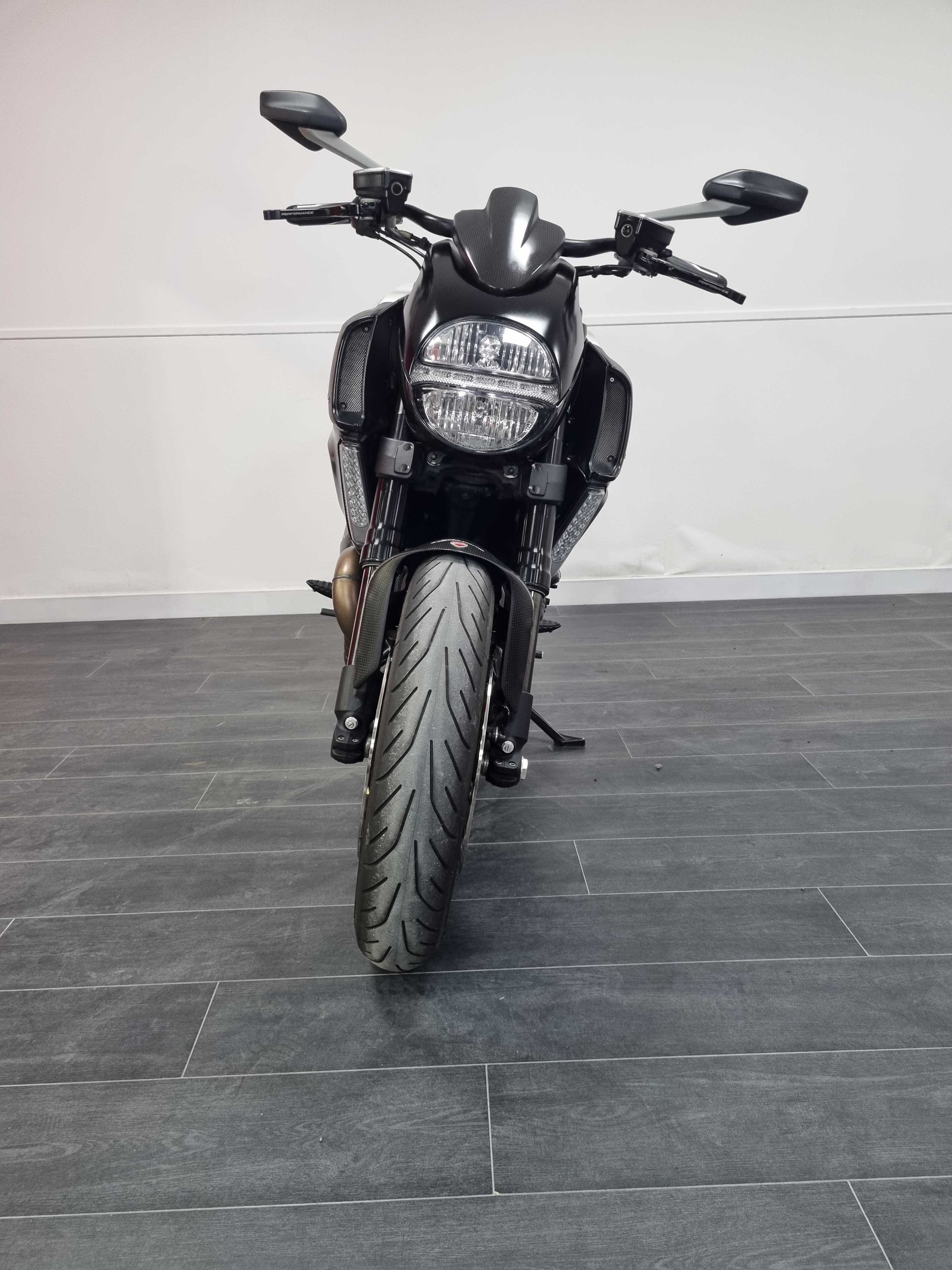 Ducati DIAVEL AMG 2012 HD vue avant