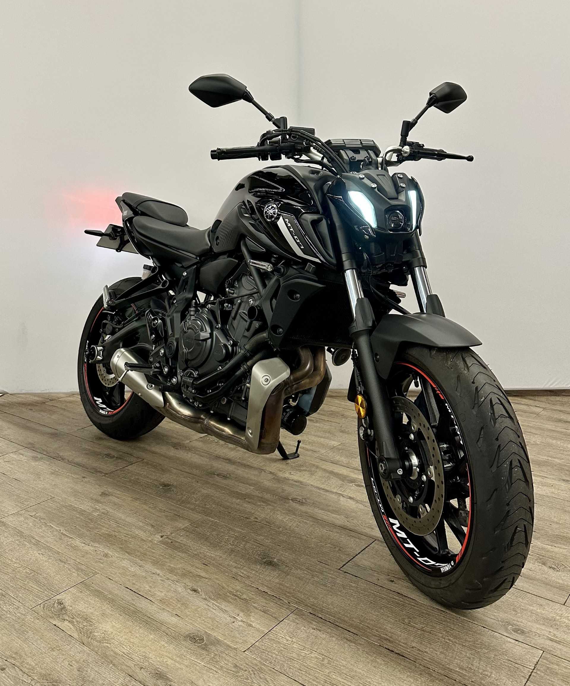 Yamaha MT-07 700 Pure 2023 HD vue 3/4 droite