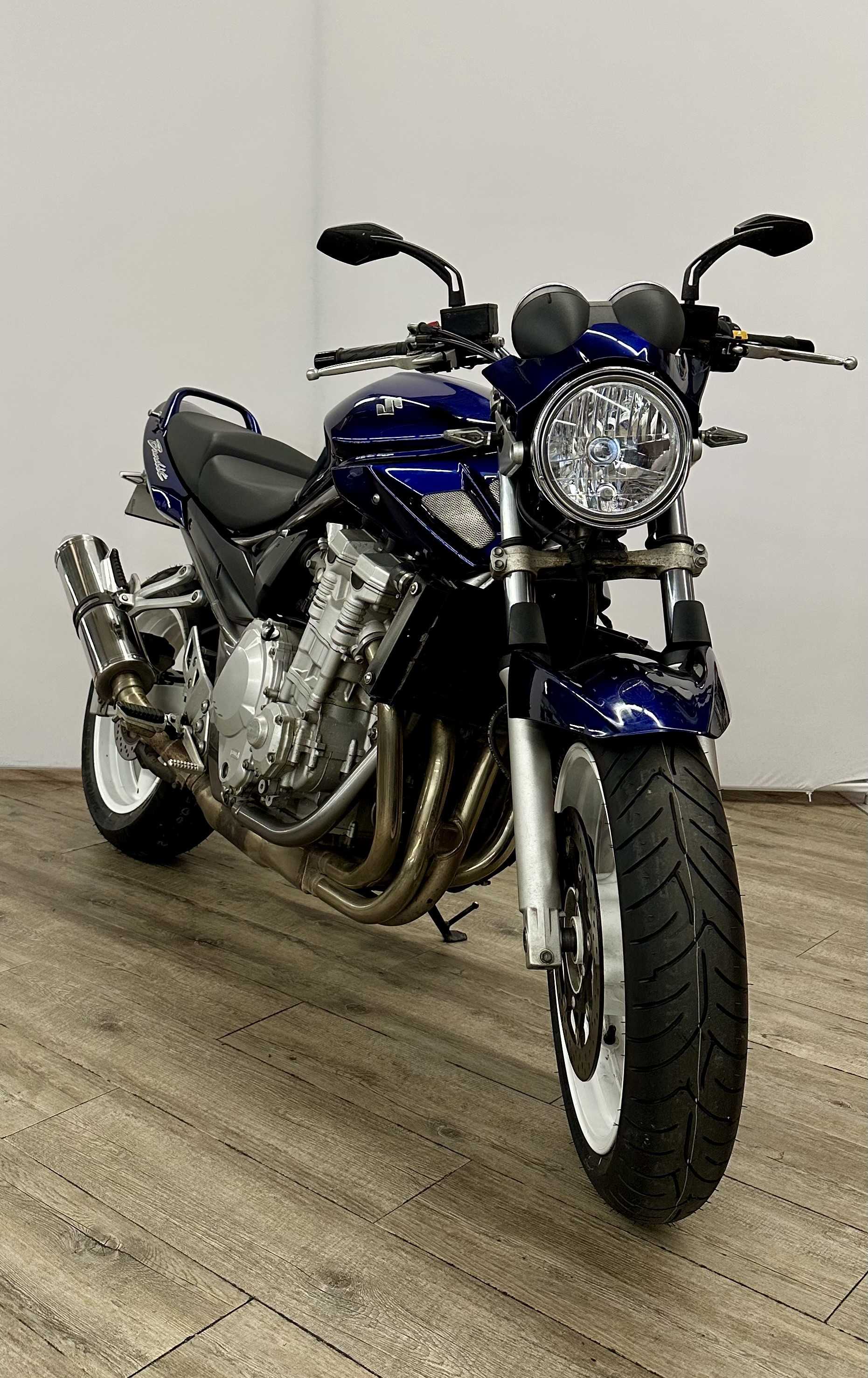 Suzuki GSF 650 N Bandit 2008 HD vue 3/4 droite