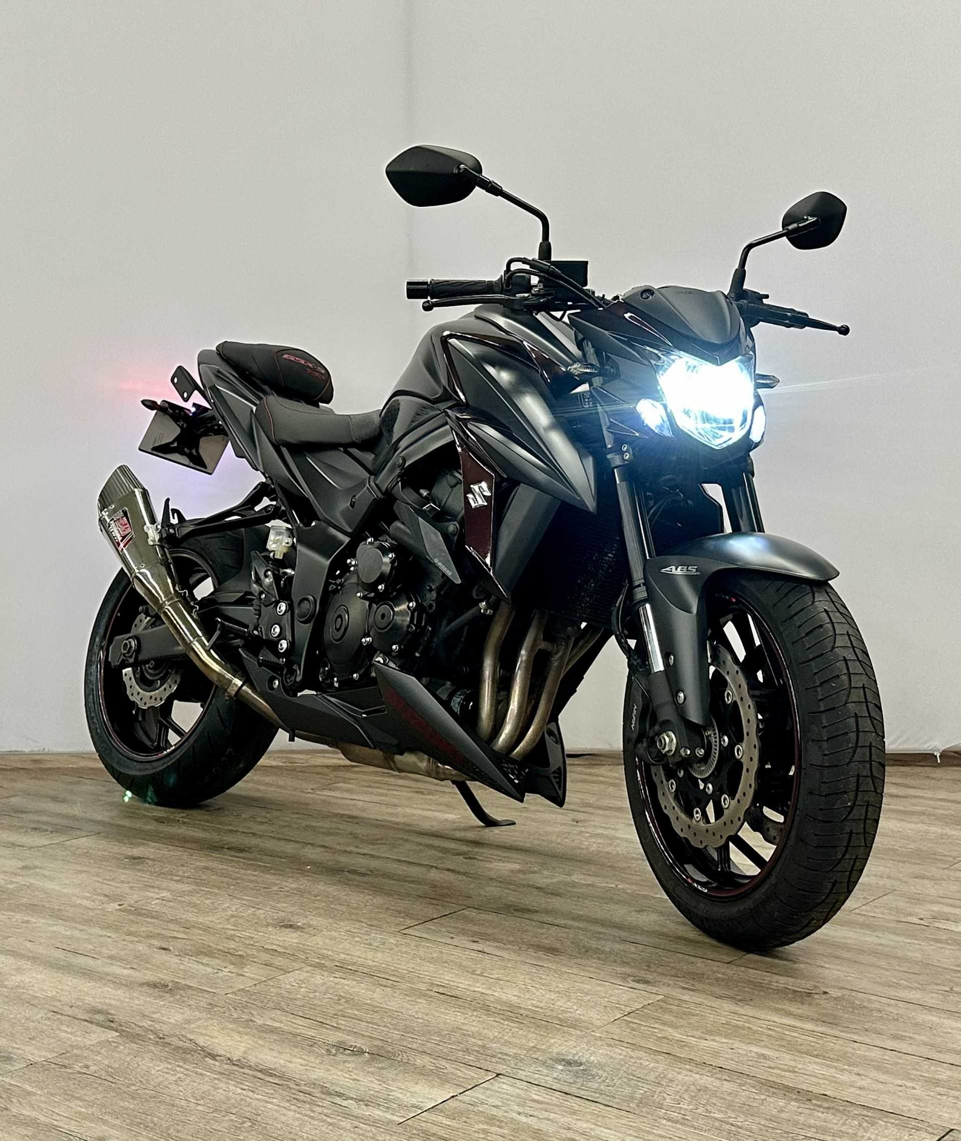 Suzuki GSX-S 750 2017 HD vue 3/4 droite