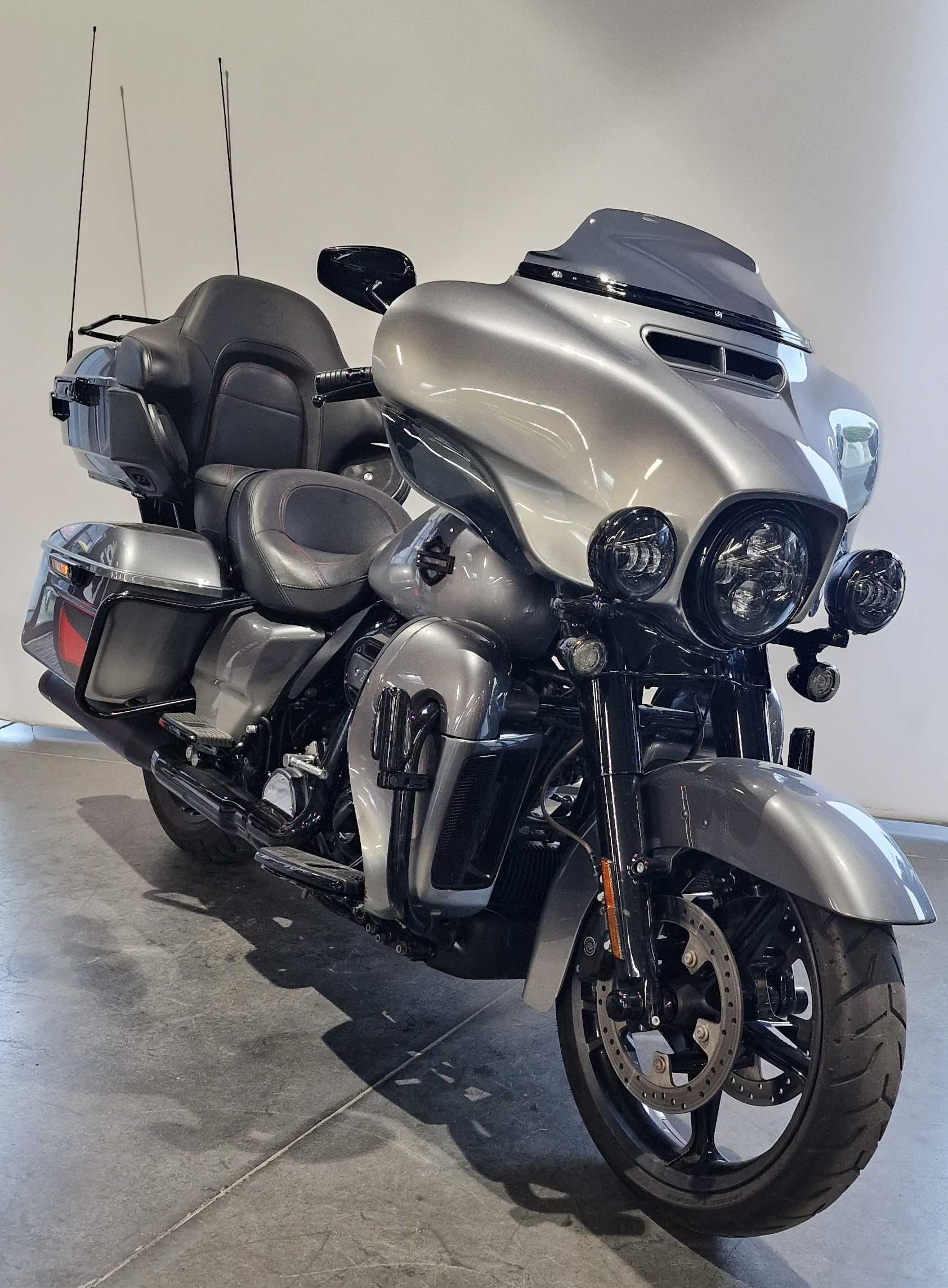 Harley-Davidson STREET GLIDE FLHTKSE CVO LIMITED 2016 HD vue 3/4 droite