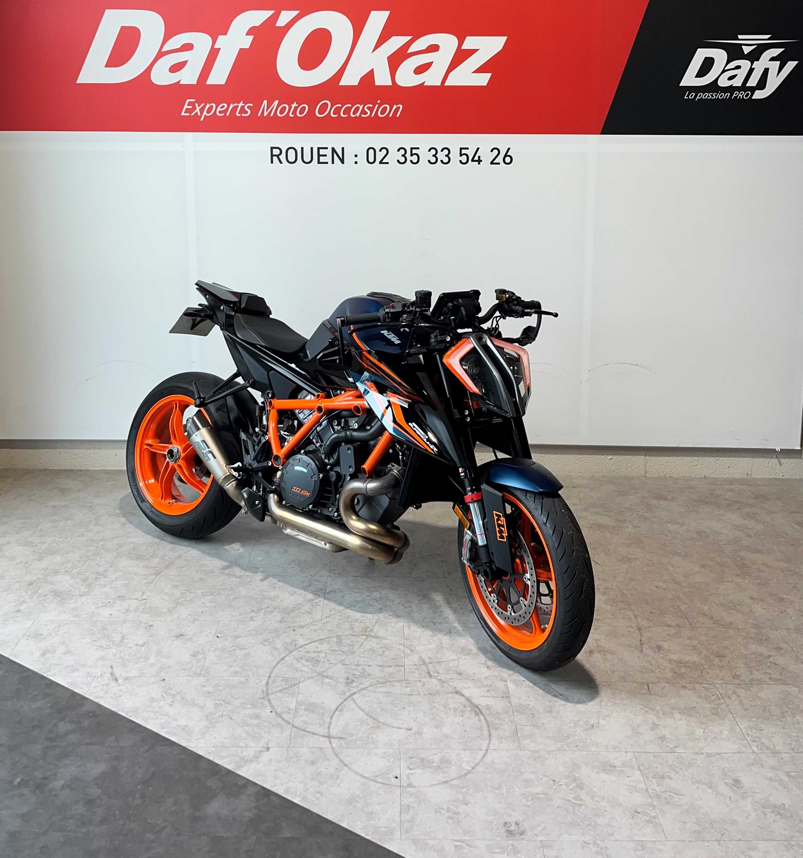 KTM 1290 Super Duke R 2022 HD vue 3/4 droite