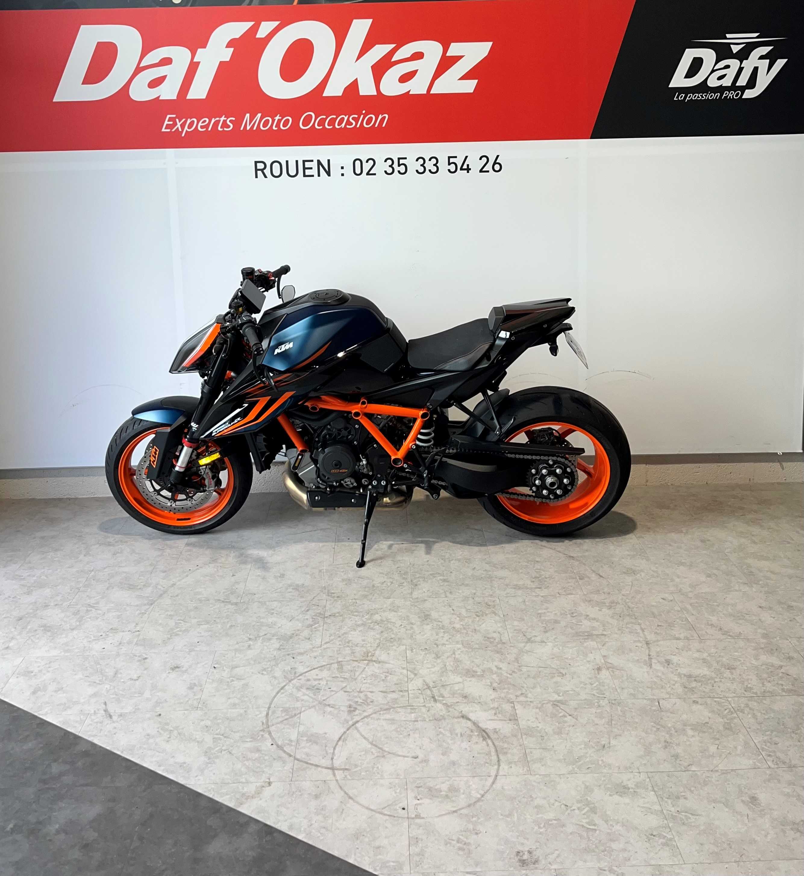 KTM 1290 Super Duke R 2022 HD vue gauche