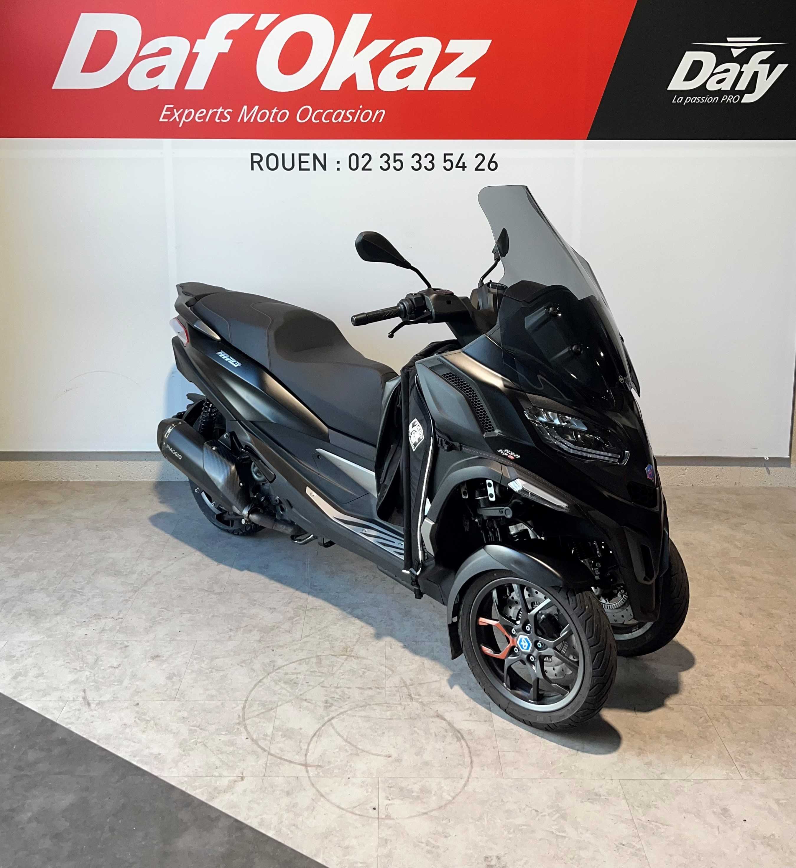 Piaggio MP3 530 HPE 2022 HD vue 3/4 droite