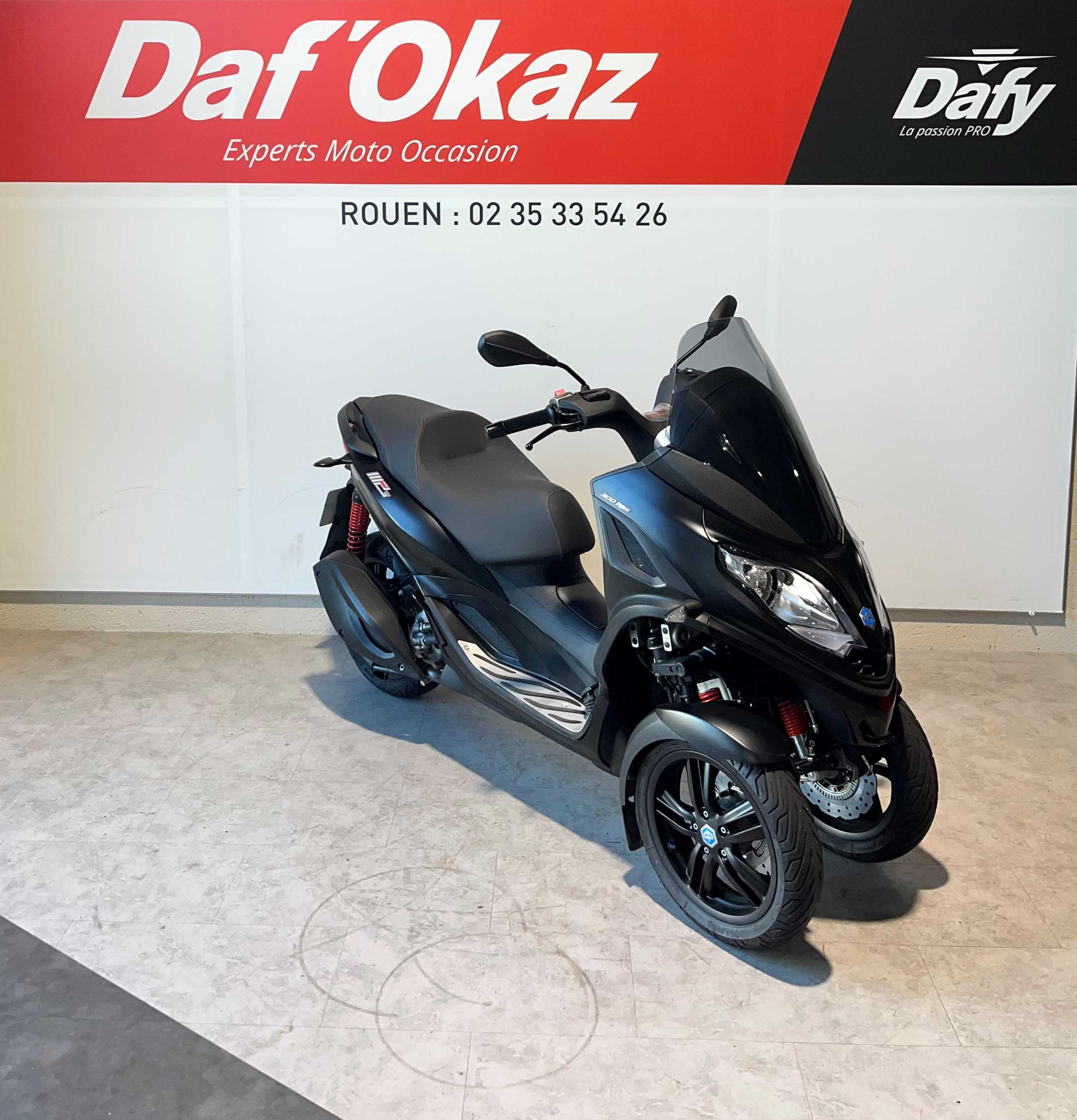 Piaggio MP3 300 HPE 2020 HD vue 3/4 droite