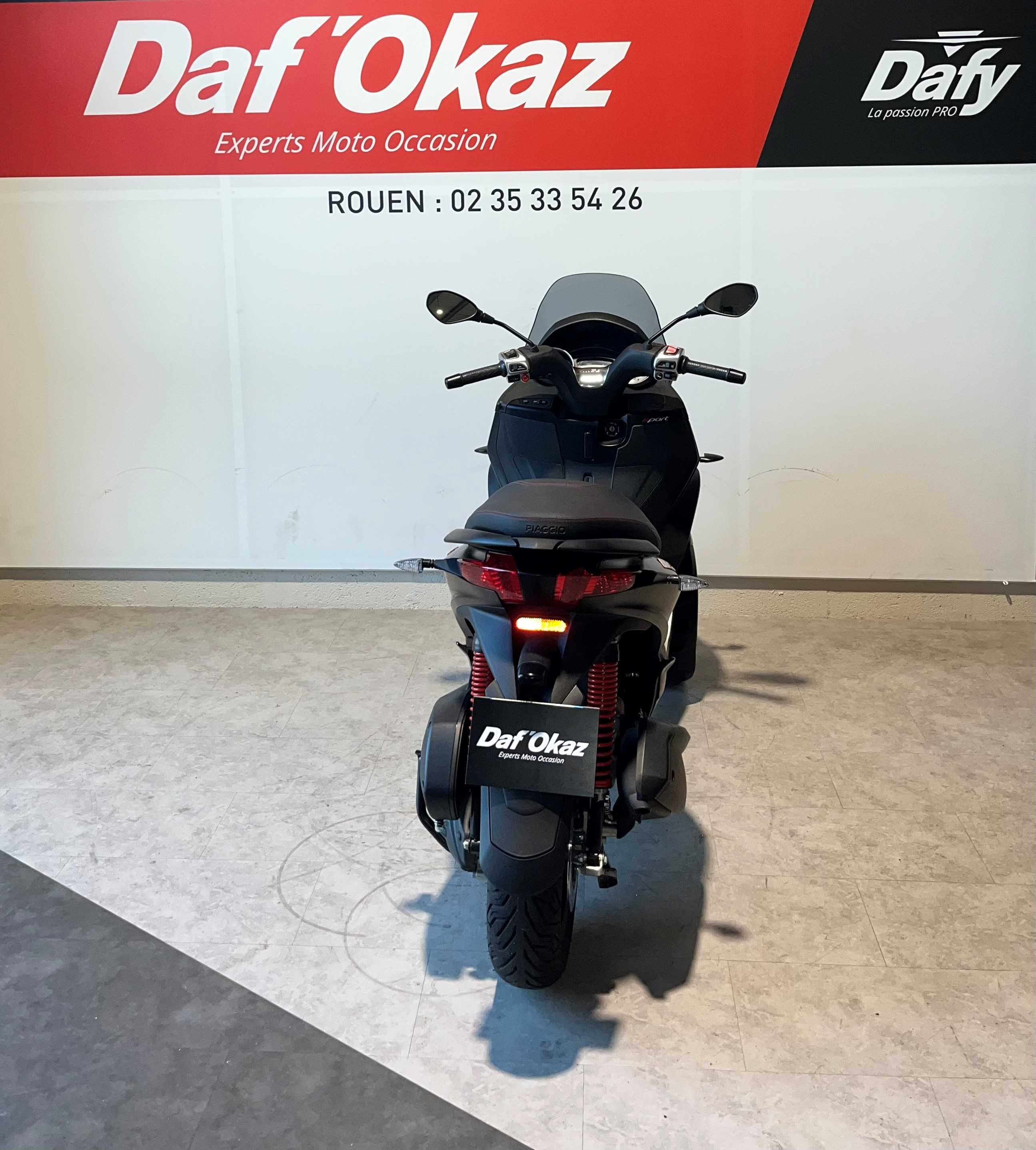 Piaggio MP3 300 HPE 2020 HD vue arrière