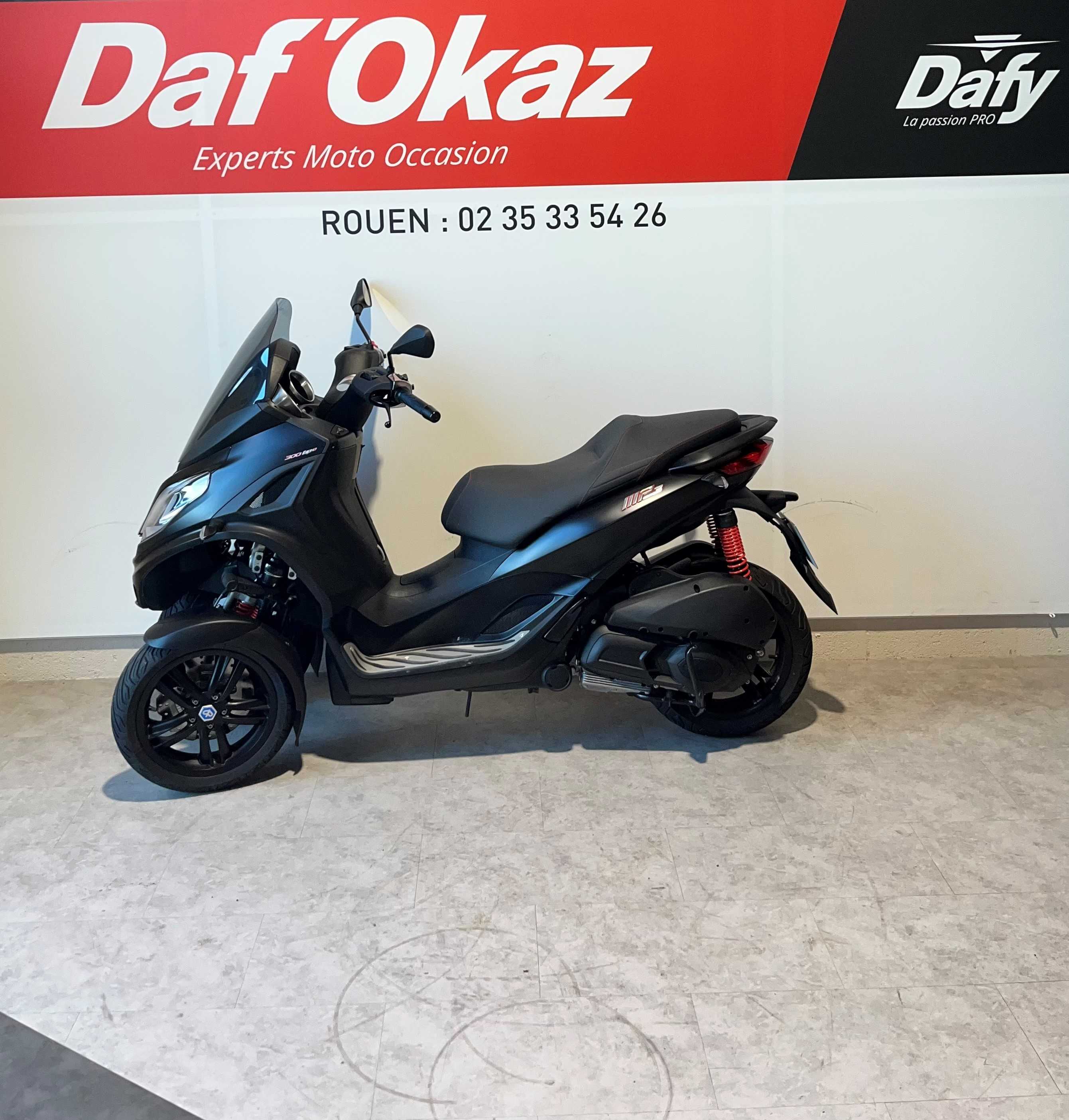 Piaggio MP3 300 HPE 2020 HD vue gauche