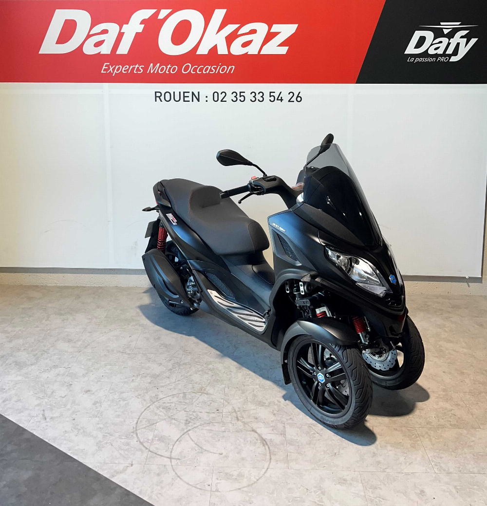 Piaggio MP3 300 HPE 2020 vue 3/4 droite