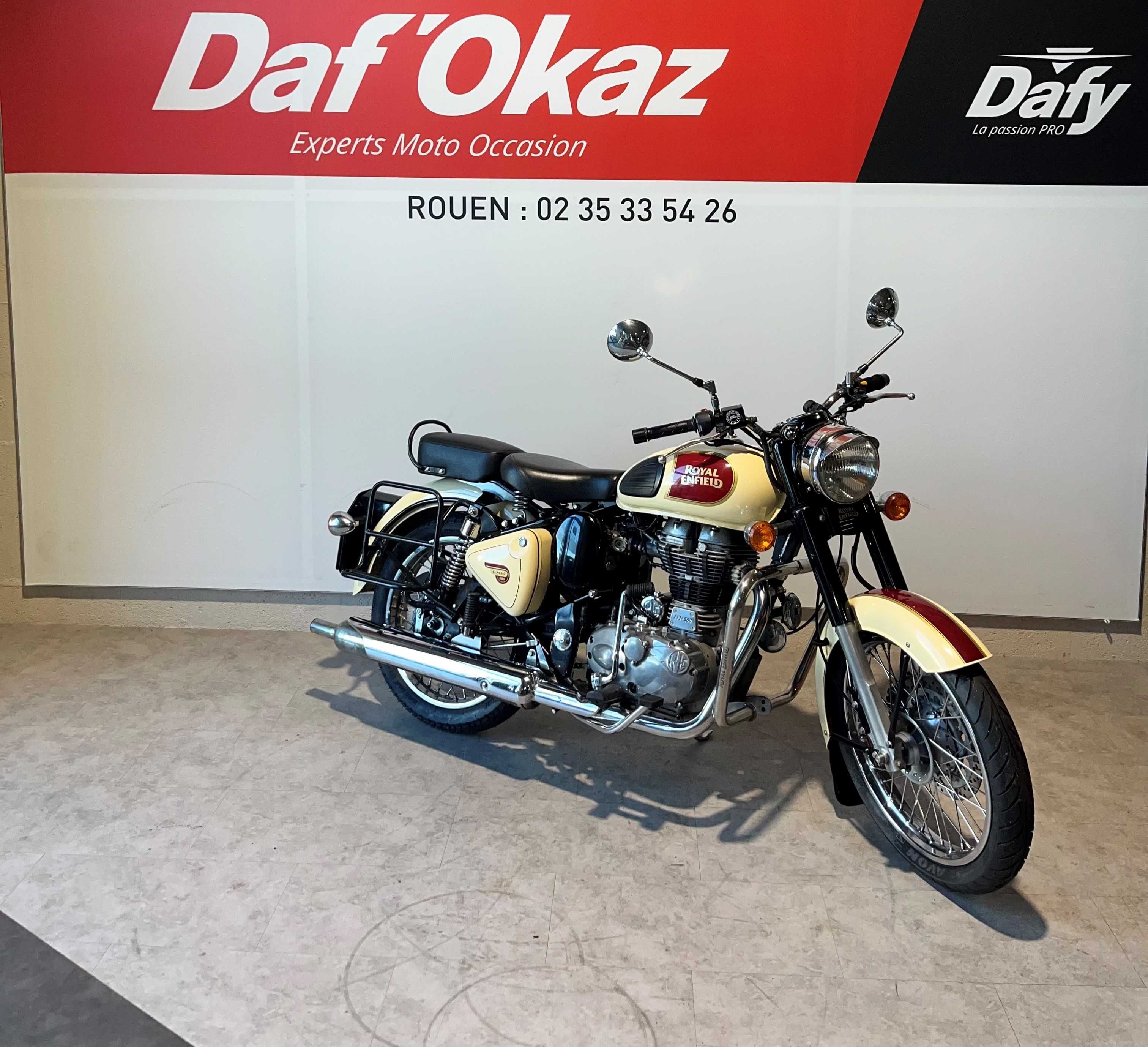 Royal Enfield BULLET CLASSIC 2016 HD vue 3/4 droite