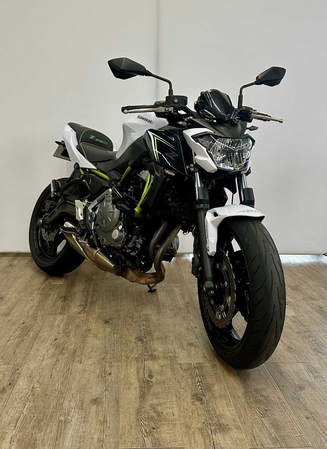 Kawasaki Z 650 2017 HD vue 3/4 droite