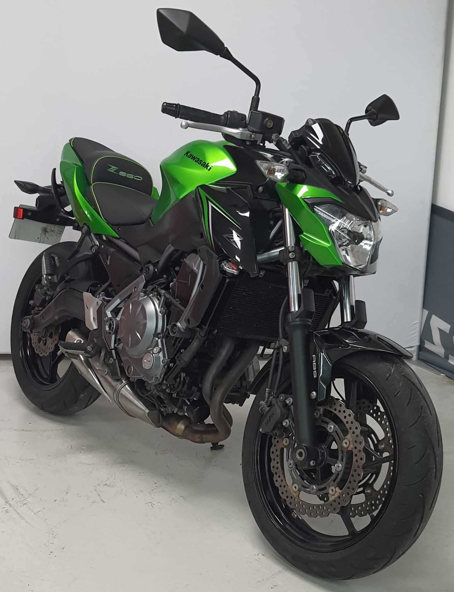 Kawasaki Z 650 2018 HD vue 3/4 droite