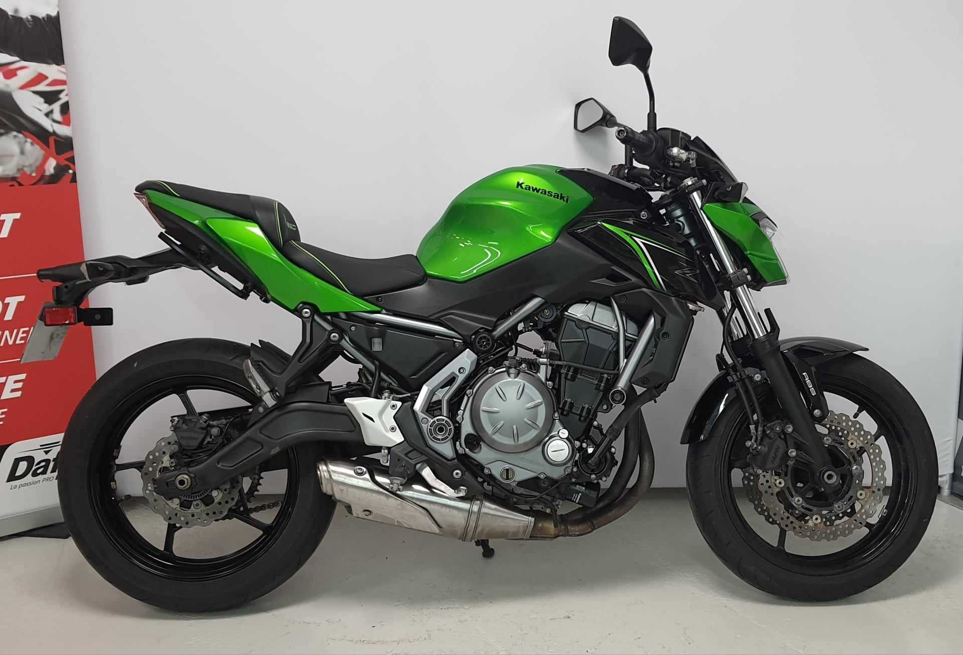 Kawasaki Z 650 2018 HD vue gauche