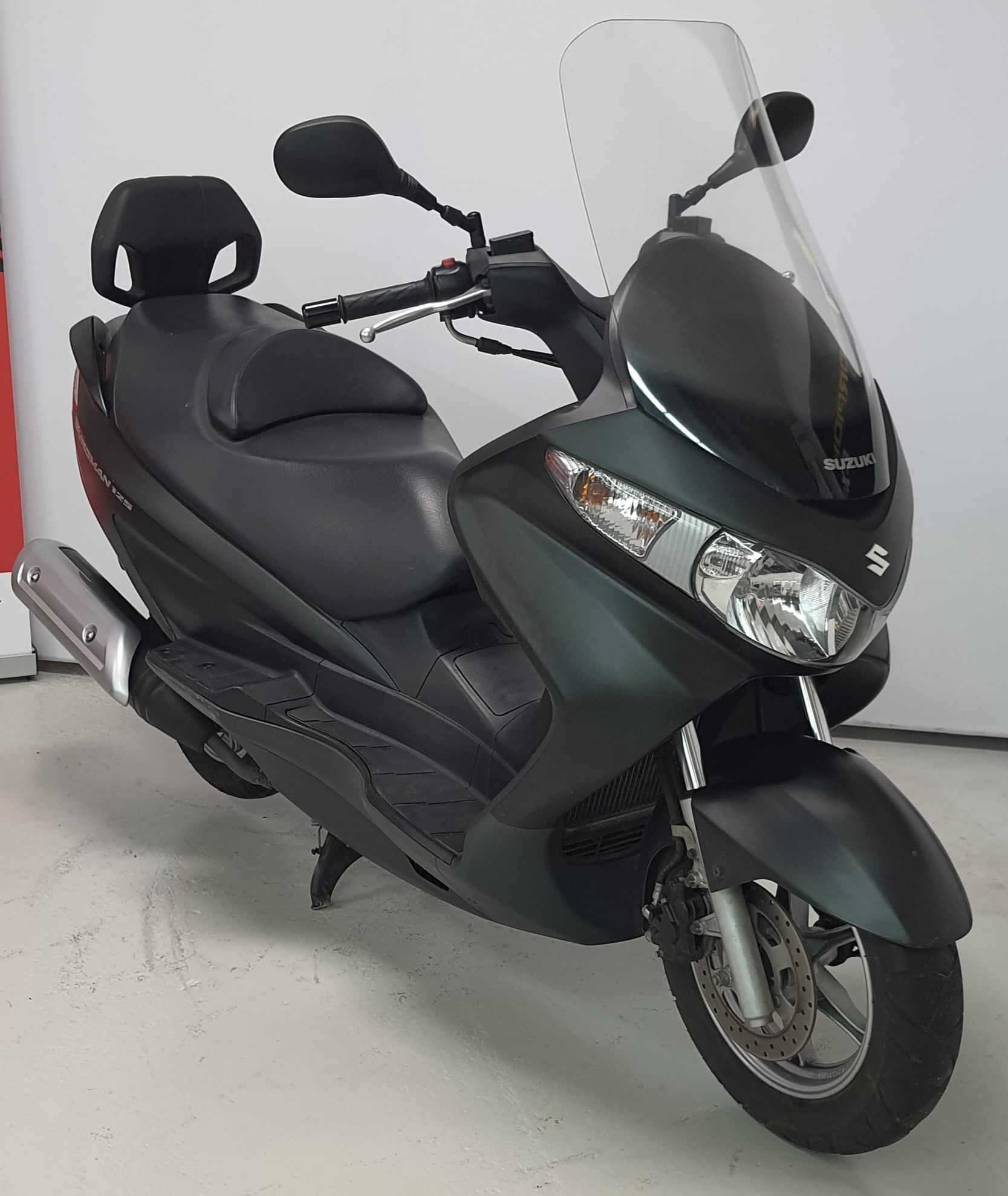 Suzuki UH 125 Burgman 2009 HD vue 3/4 droite