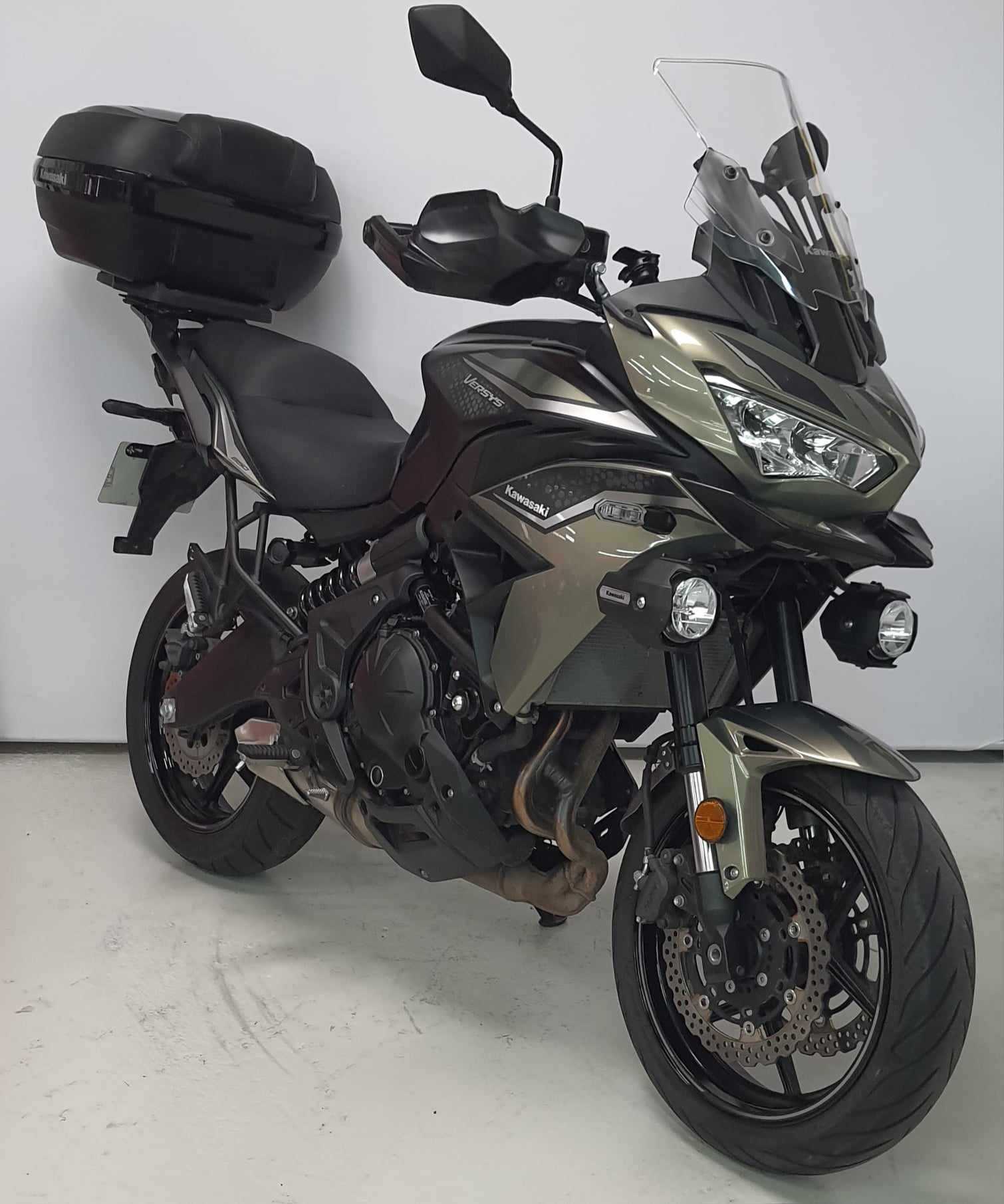 Kawasaki KLE 650 Versys 2023 HD vue 3/4 droite