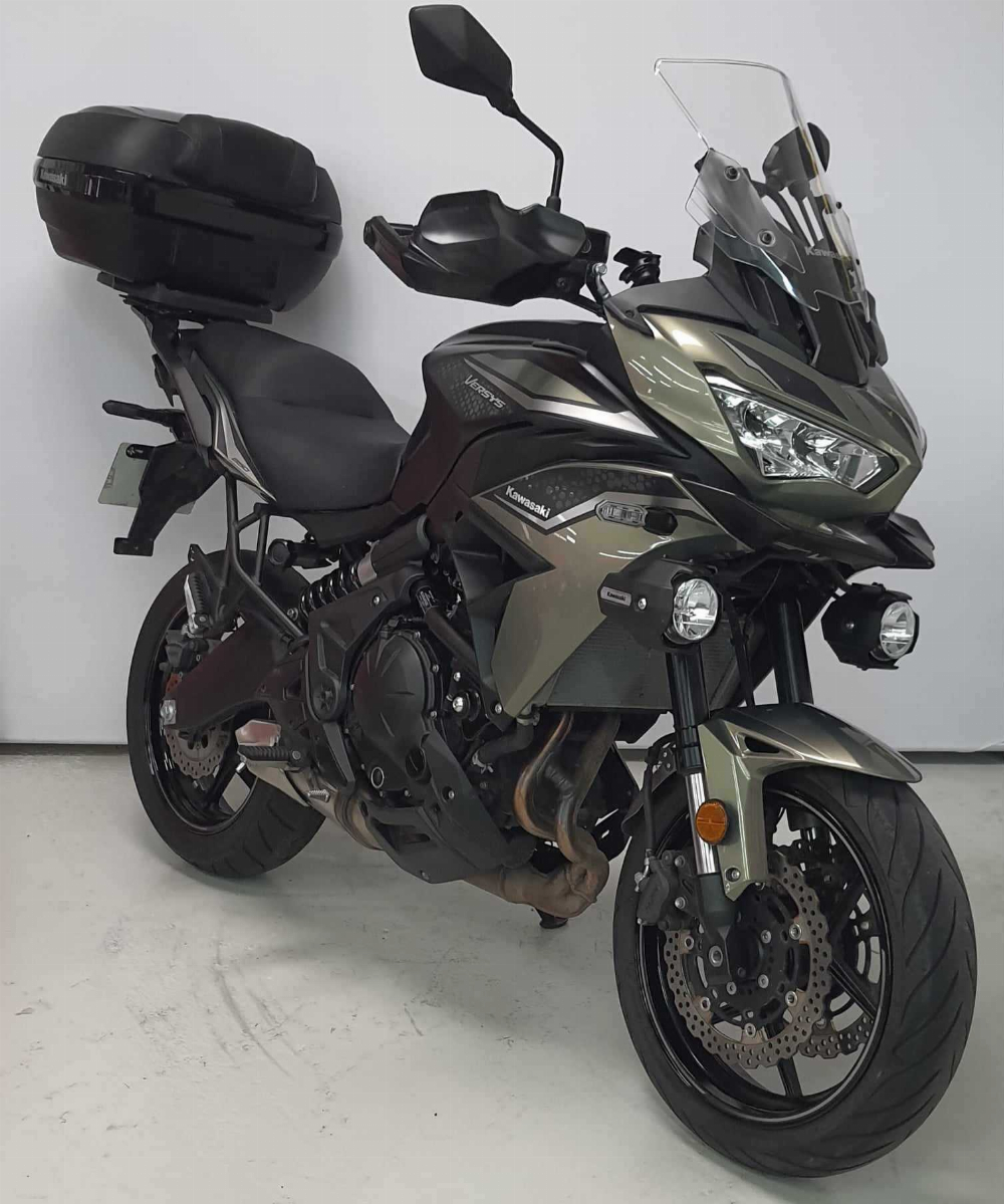 Kawasaki KLE 650 Versys 2023 vue 3/4 droite